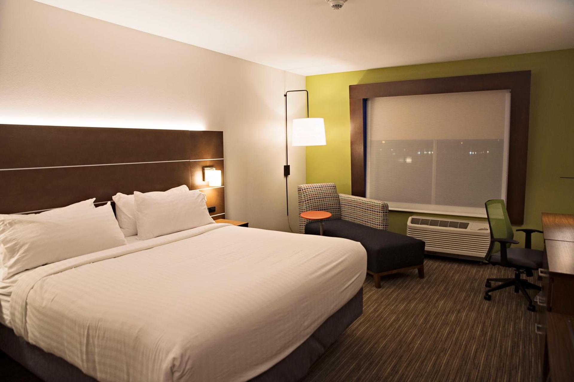 Holiday Inn Express & Suites - Rantoul by IHG photo 42