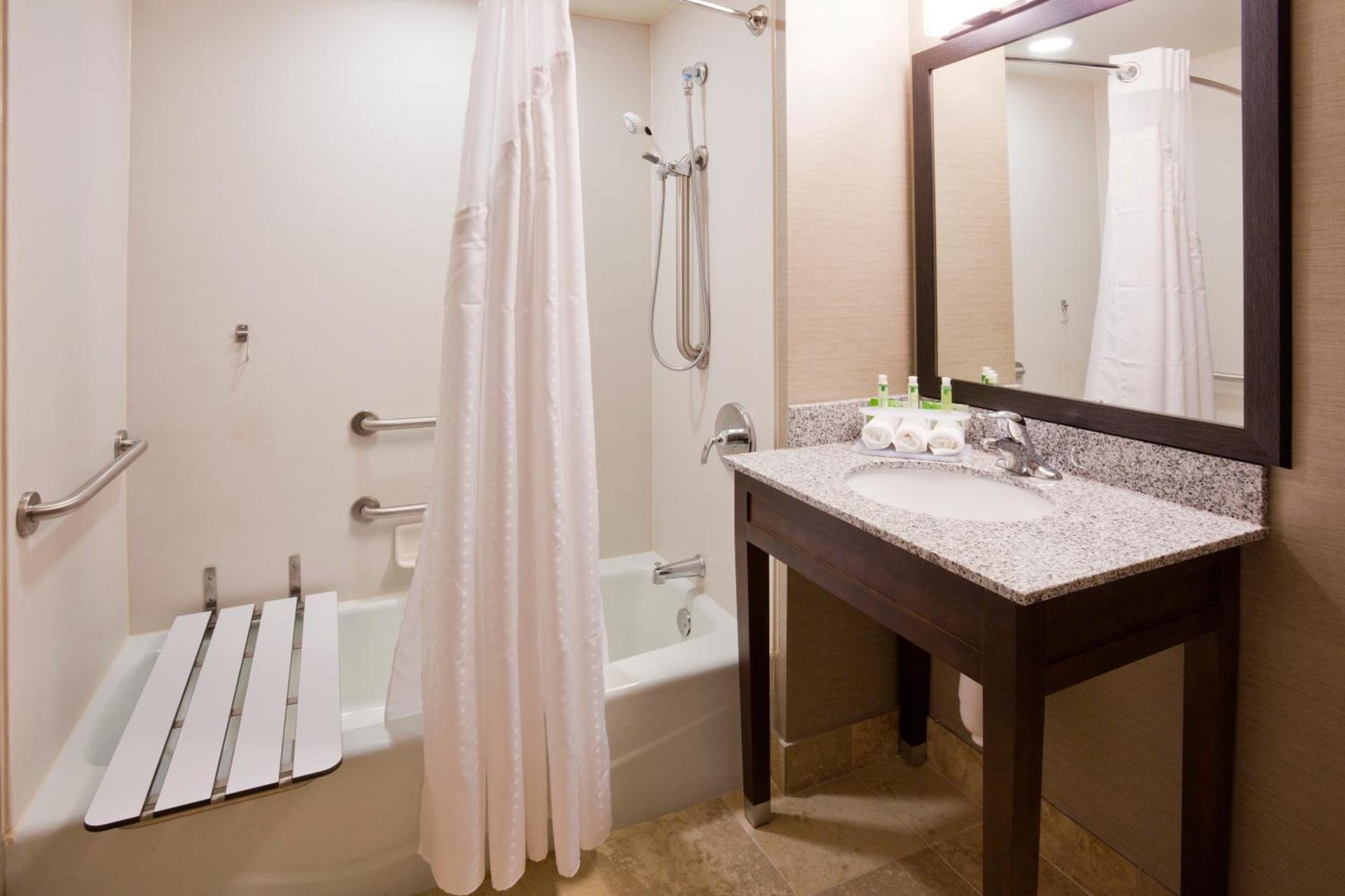 Holiday Inn Express & Suites Willmar by IHG photo 15