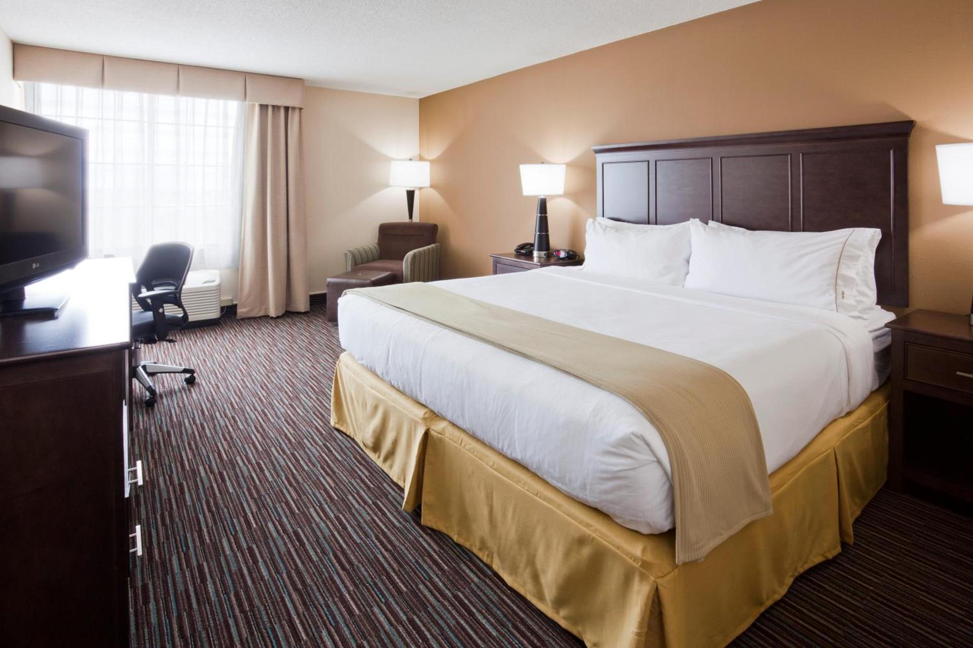 Holiday Inn Express & Suites Willmar by IHG photo 14