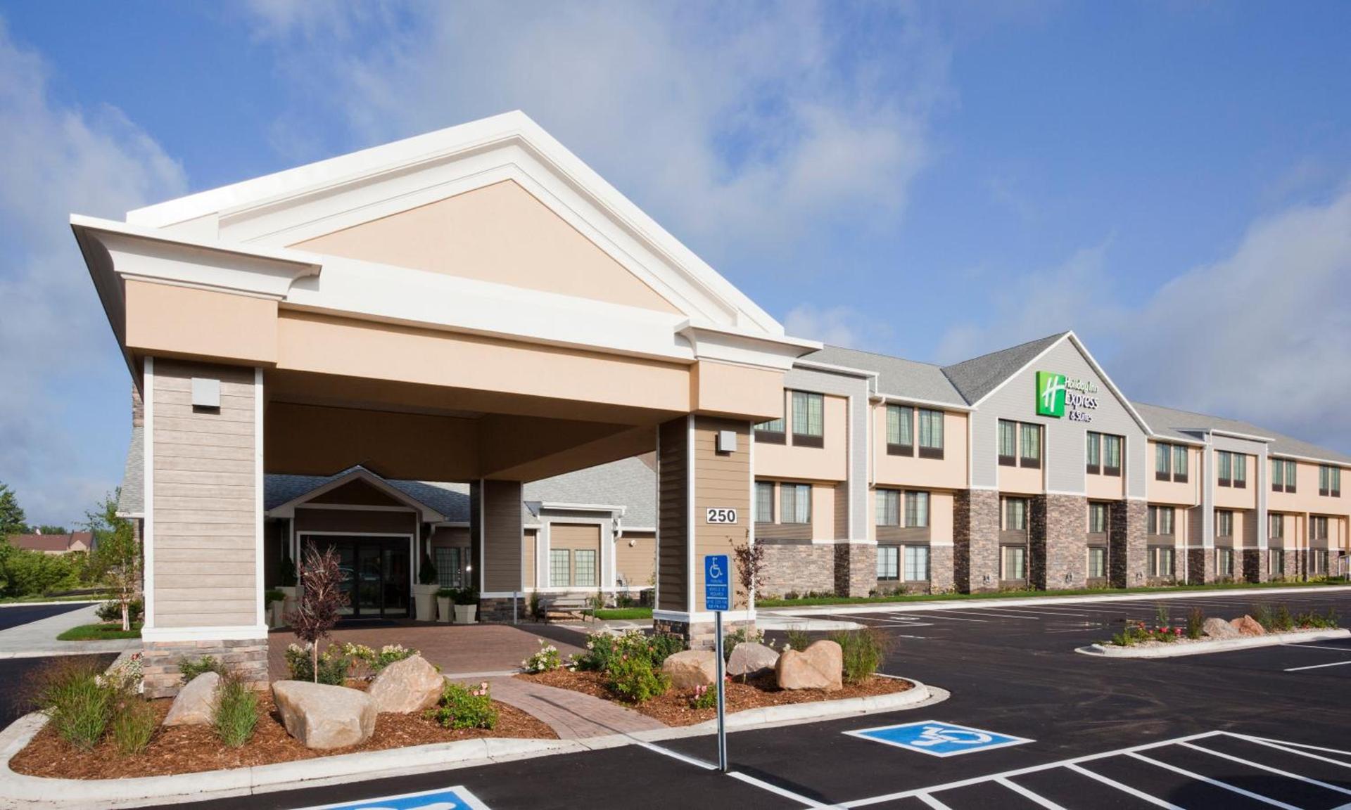 Holiday Inn Express & Suites Willmar by IHG — hotel in Willmar