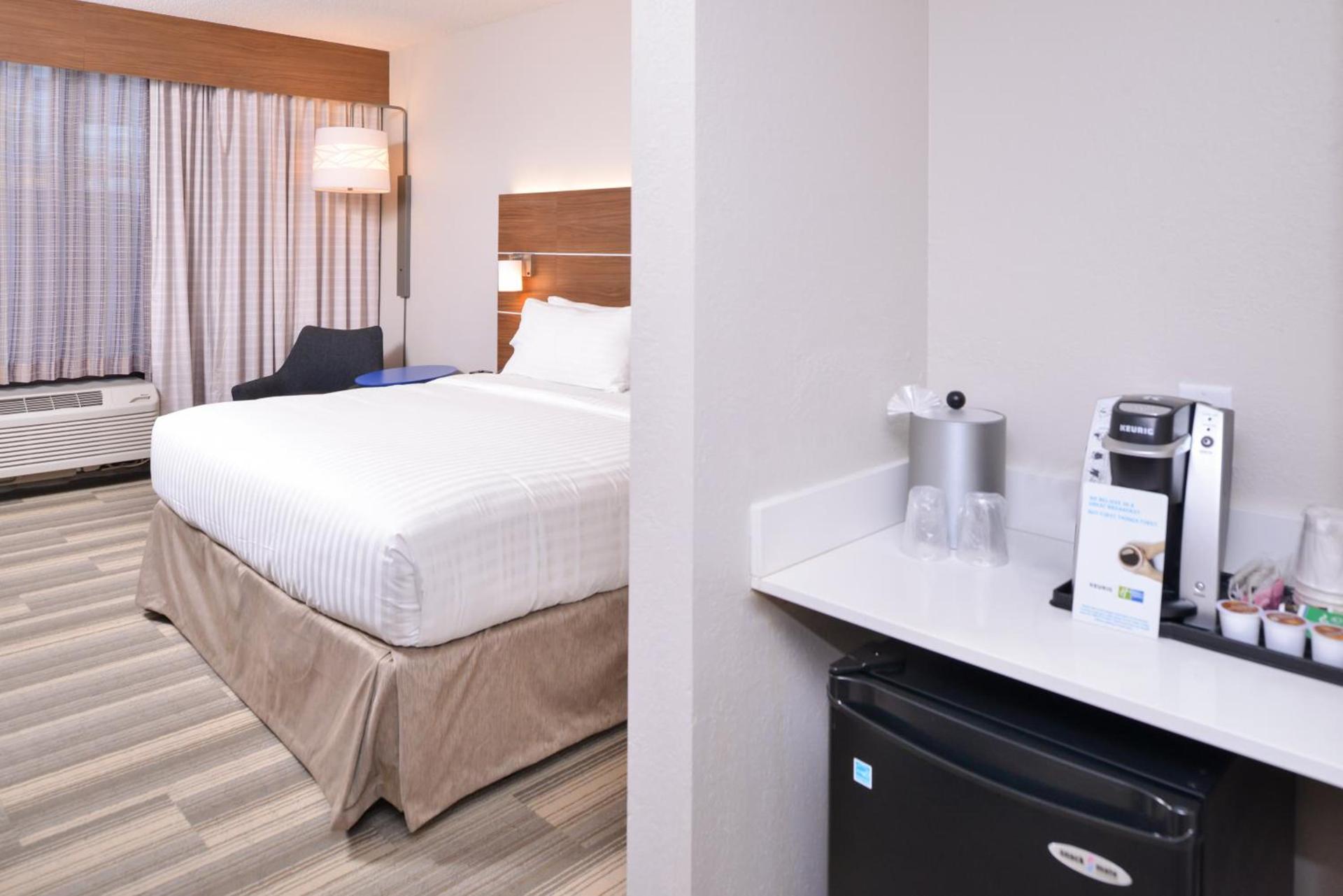 Holiday Inn Express & Suites Indianapolis Dtn-Conv Ctr Area by IHG photo 28