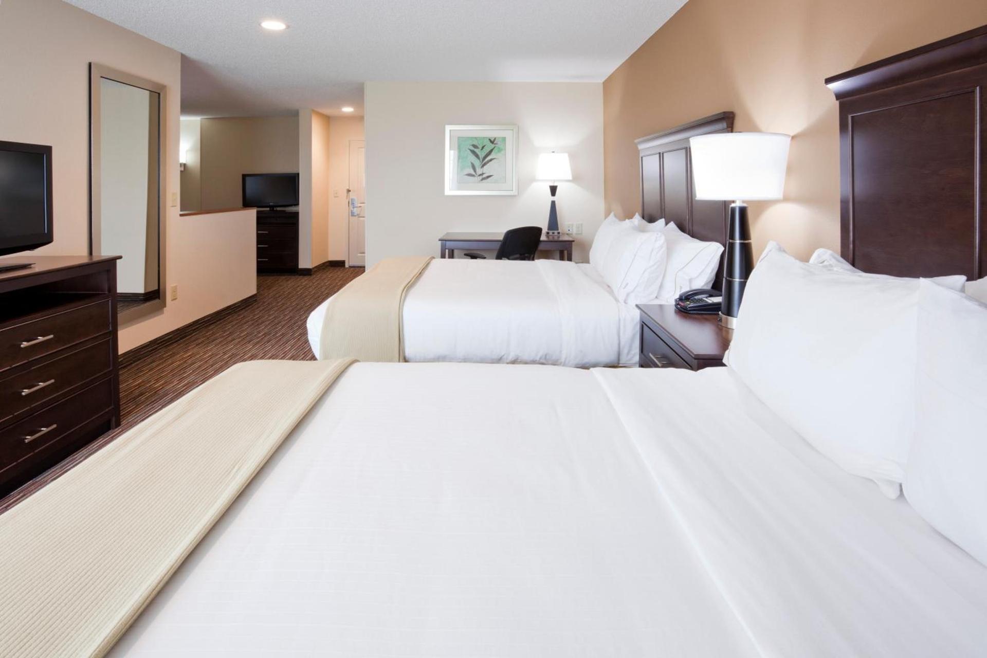 Holiday Inn Express & Suites Willmar by IHG photo 35