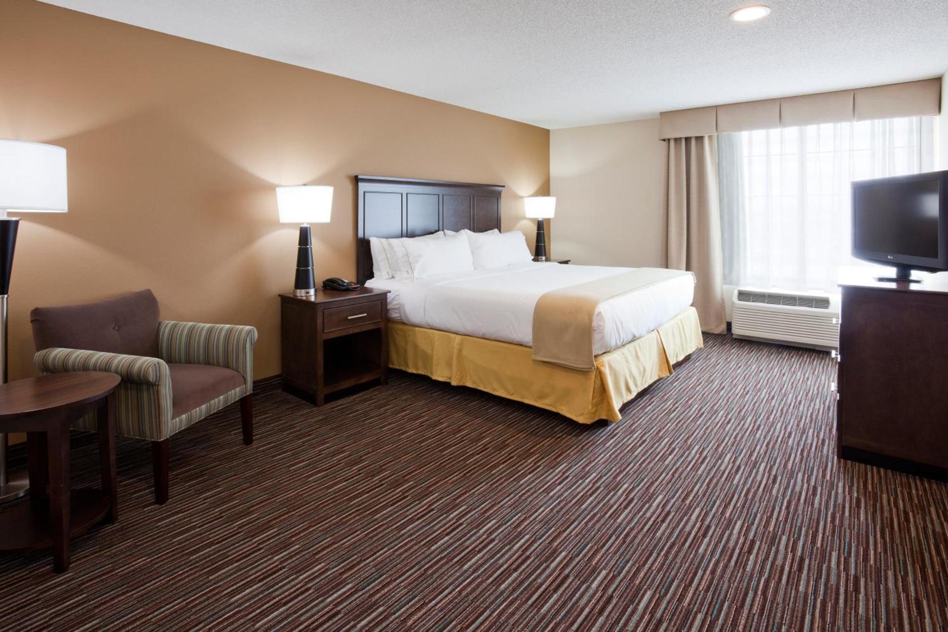 Holiday Inn Express & Suites Willmar by IHG photo 33