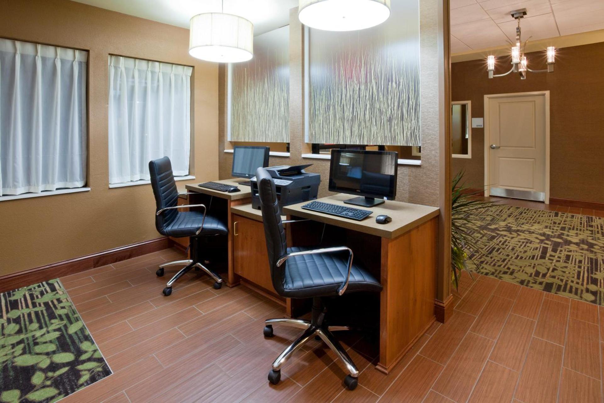 Holiday Inn Express & Suites Willmar by IHG photo 9