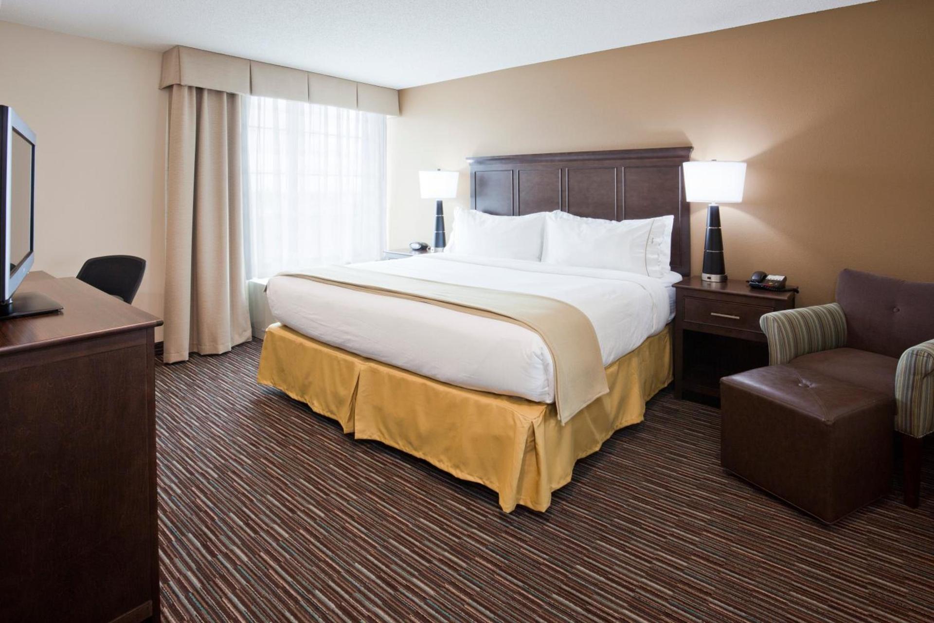 Holiday Inn Express & Suites Willmar by IHG photo 31