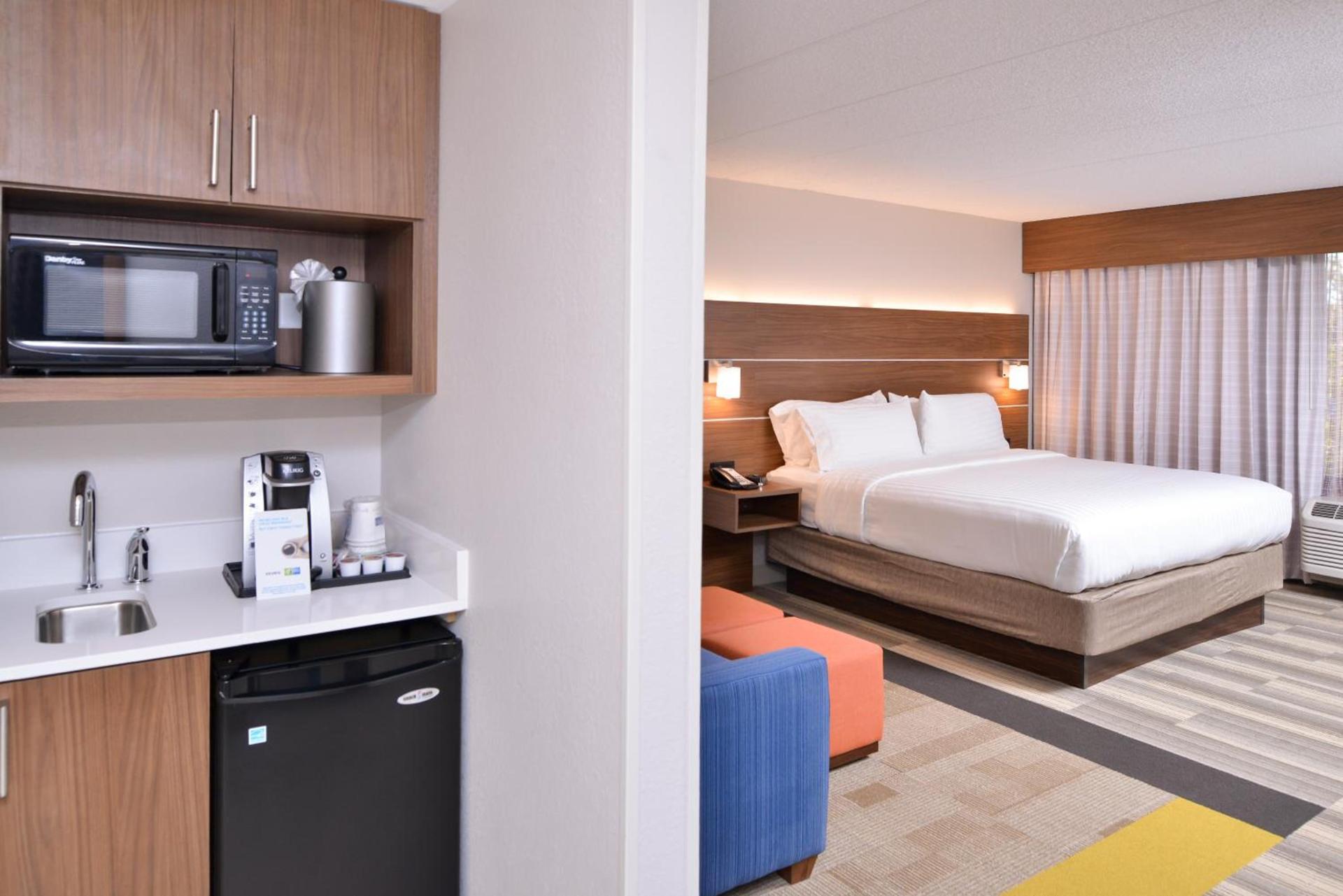 Holiday Inn Express & Suites Indianapolis Dtn-Conv Ctr Area by IHG photo 42