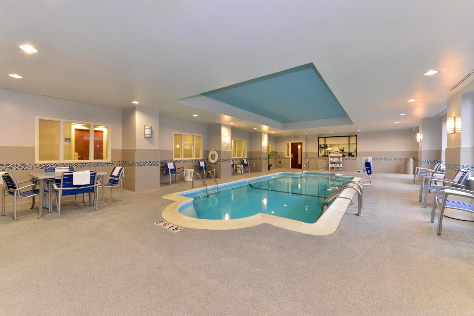 Holiday Inn Express & Suites Indianapolis Dtn-Conv Ctr Area by IHG photo 64