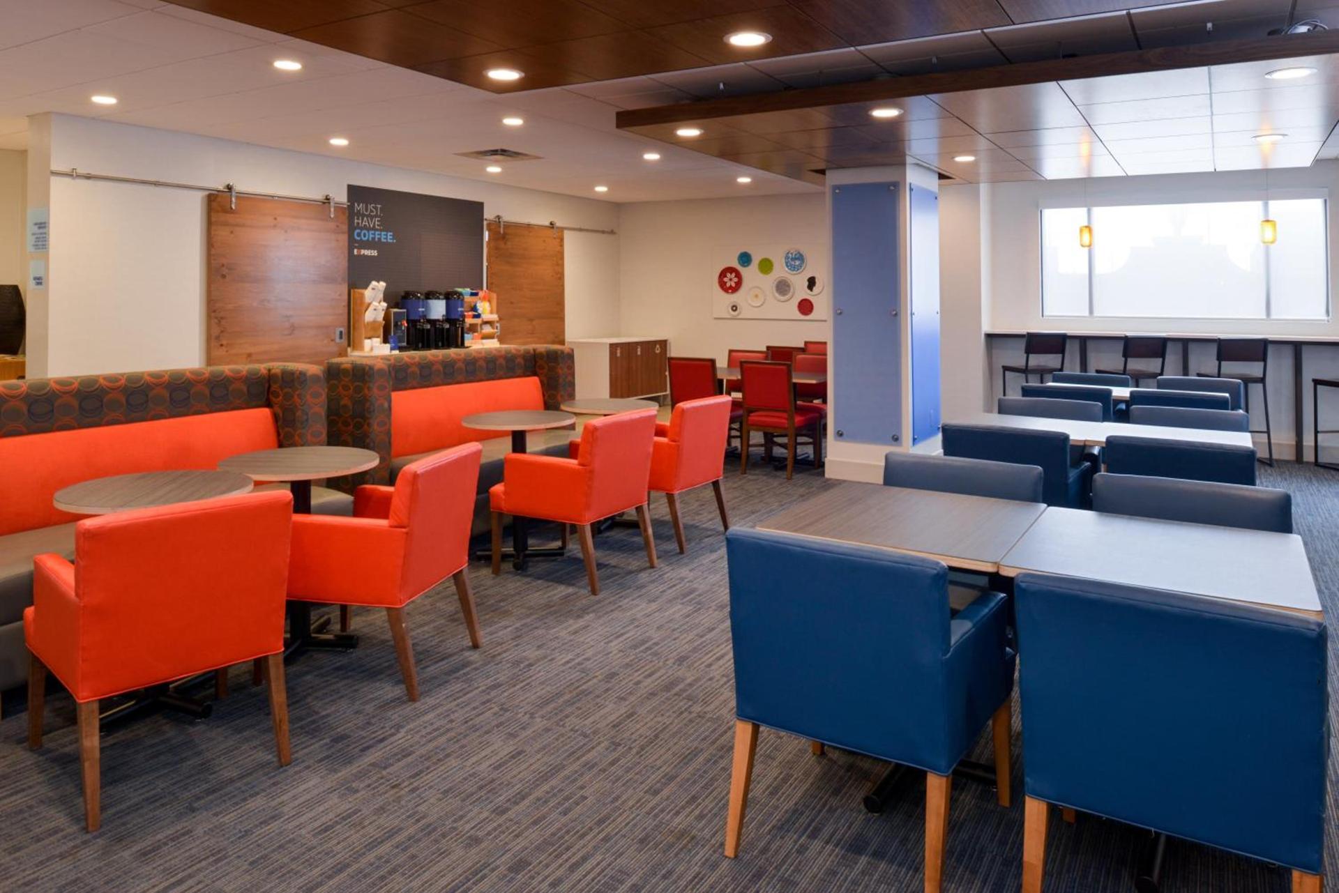 Holiday Inn Express & Suites Indianapolis Dtn-Conv Ctr Area by IHG photo 61