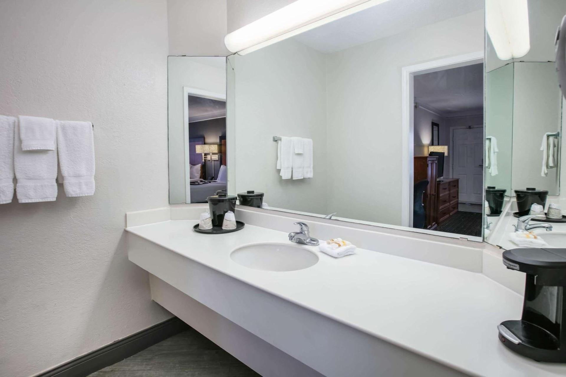 La Quinta Inn by Wyndham Dallas Uptown photo 95