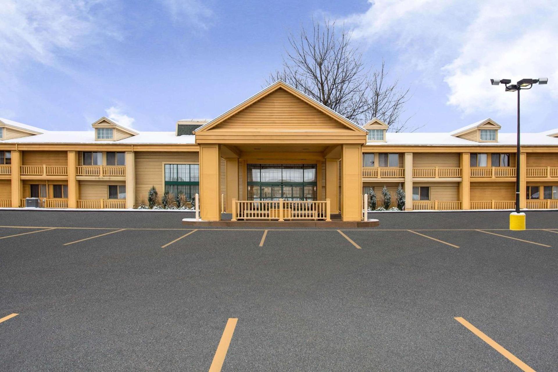 La Quinta Inn by Wyndham Oshkosh photo 11