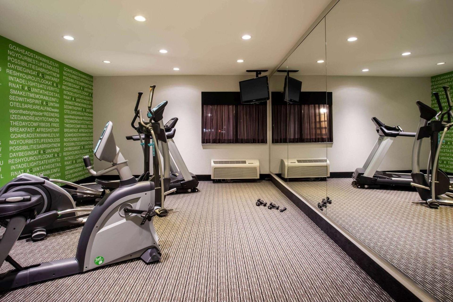 La Quinta Inn by Wyndham Oshkosh photo 12