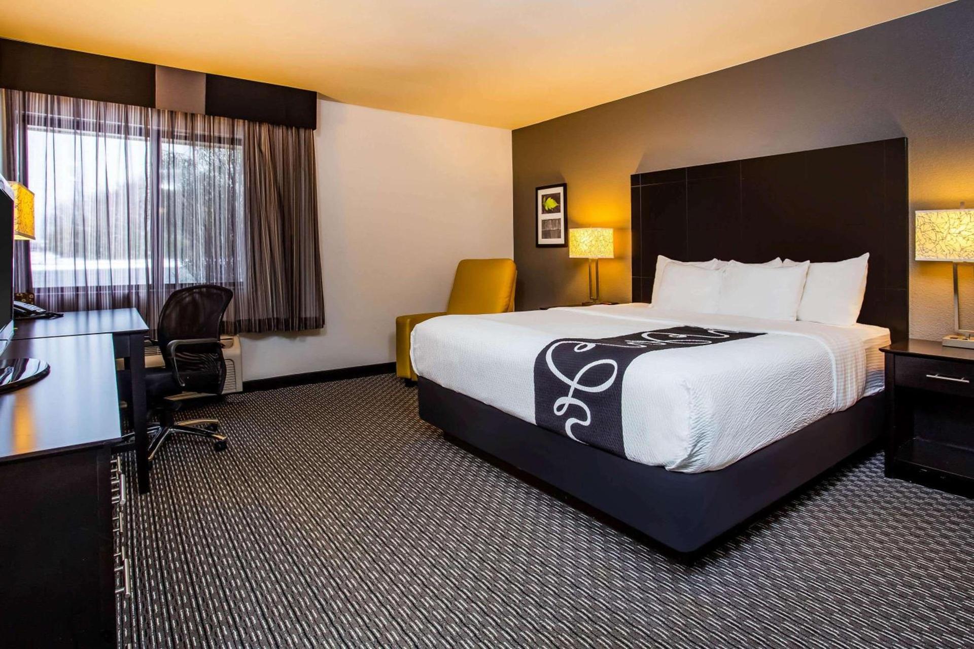 La Quinta Inn by Wyndham Oshkosh photo 16