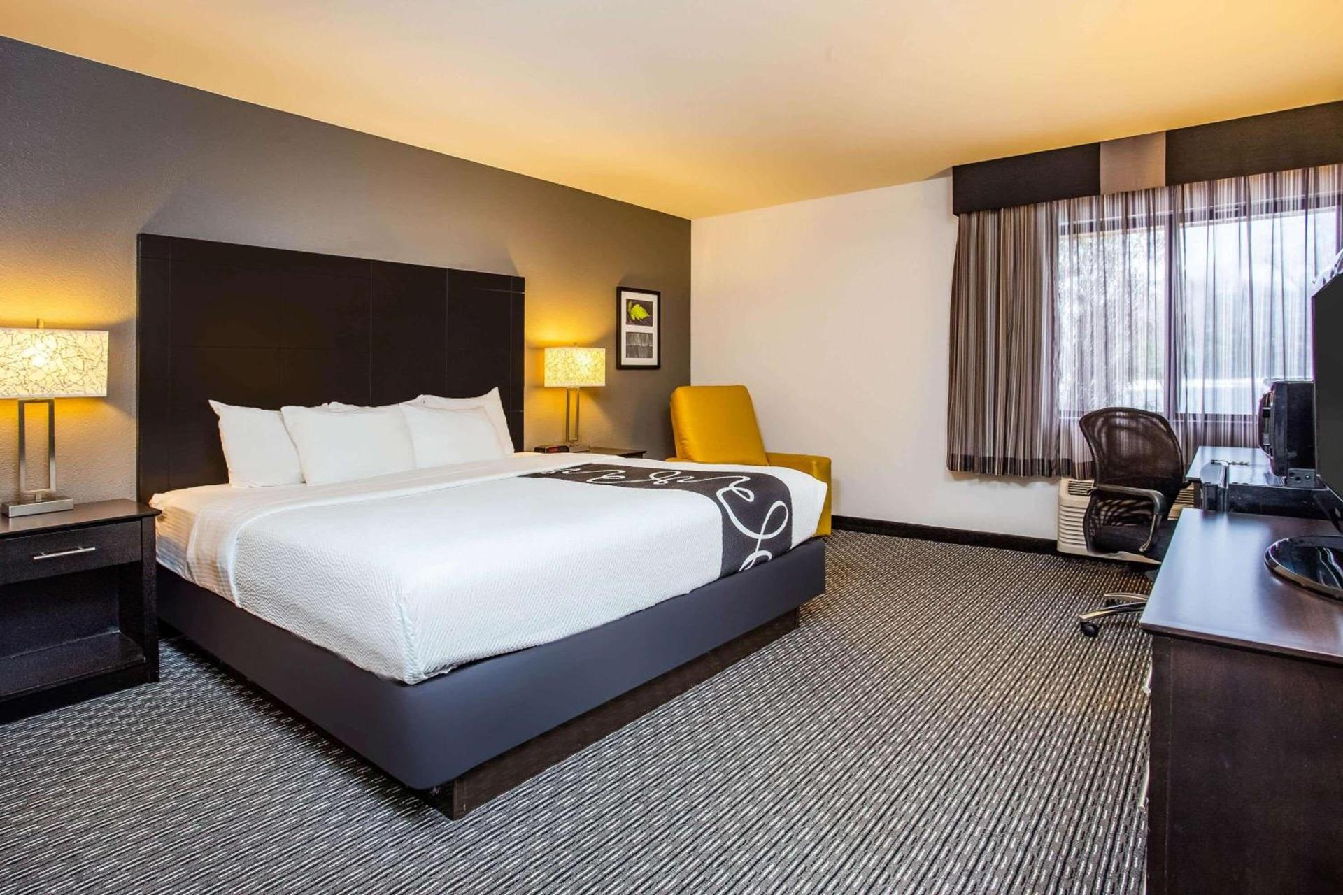 La Quinta Inn by Wyndham Oshkosh photo 18