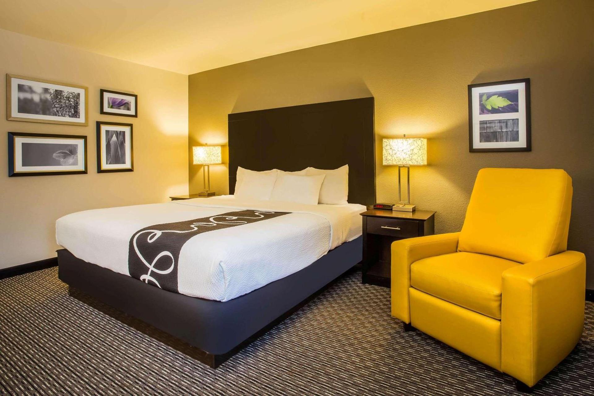 La Quinta Inn by Wyndham Oshkosh photo 20