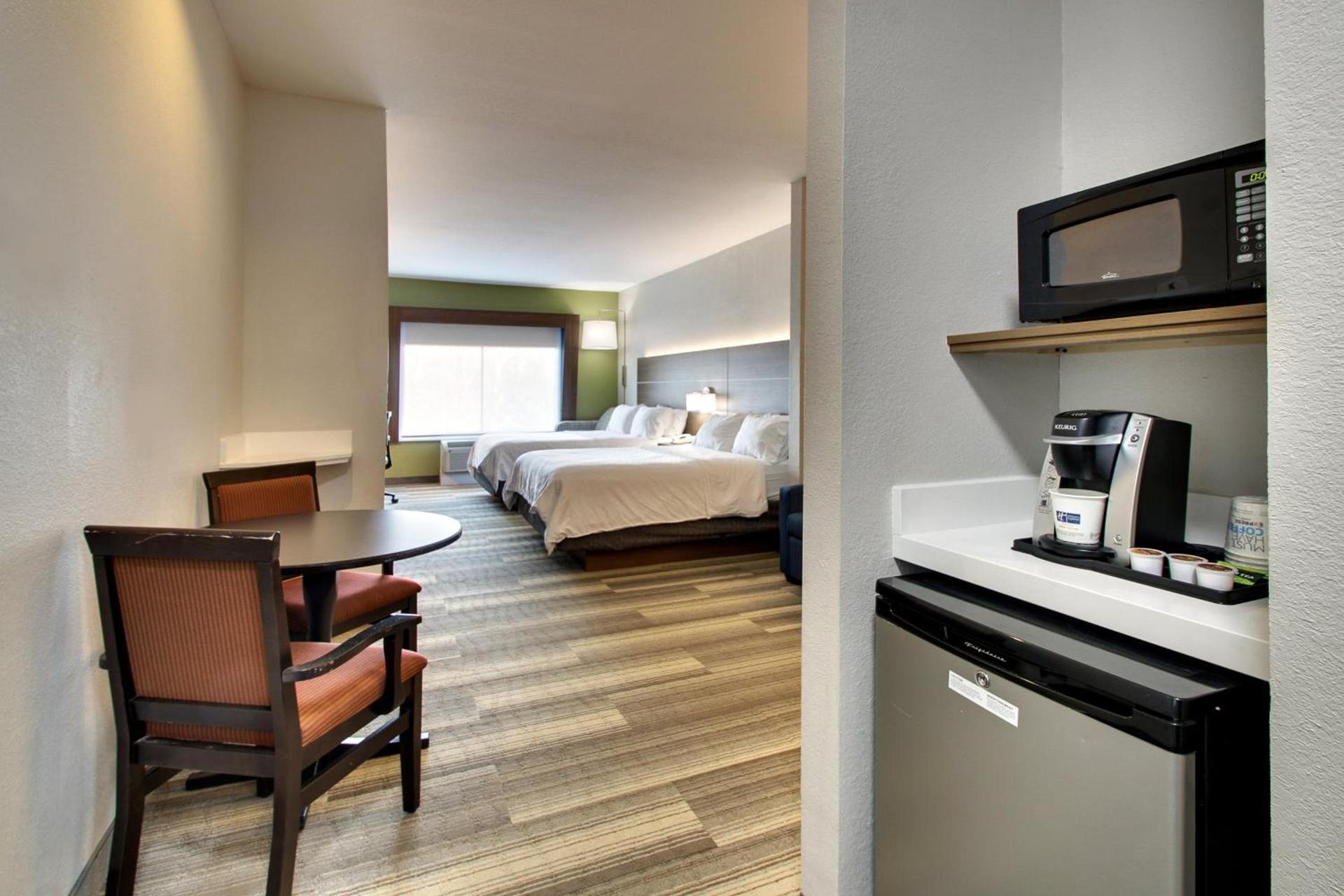 Holiday Inn Express & Suites Laurel by IHG photo 9