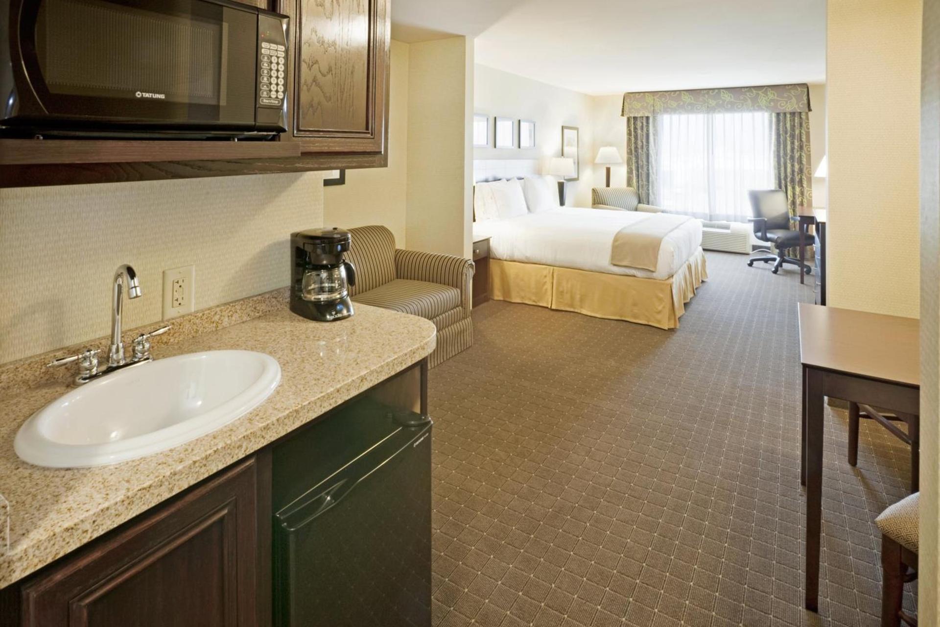 Holiday Inn Express Hotel & Suites Eagle Pass by IHG photo 19