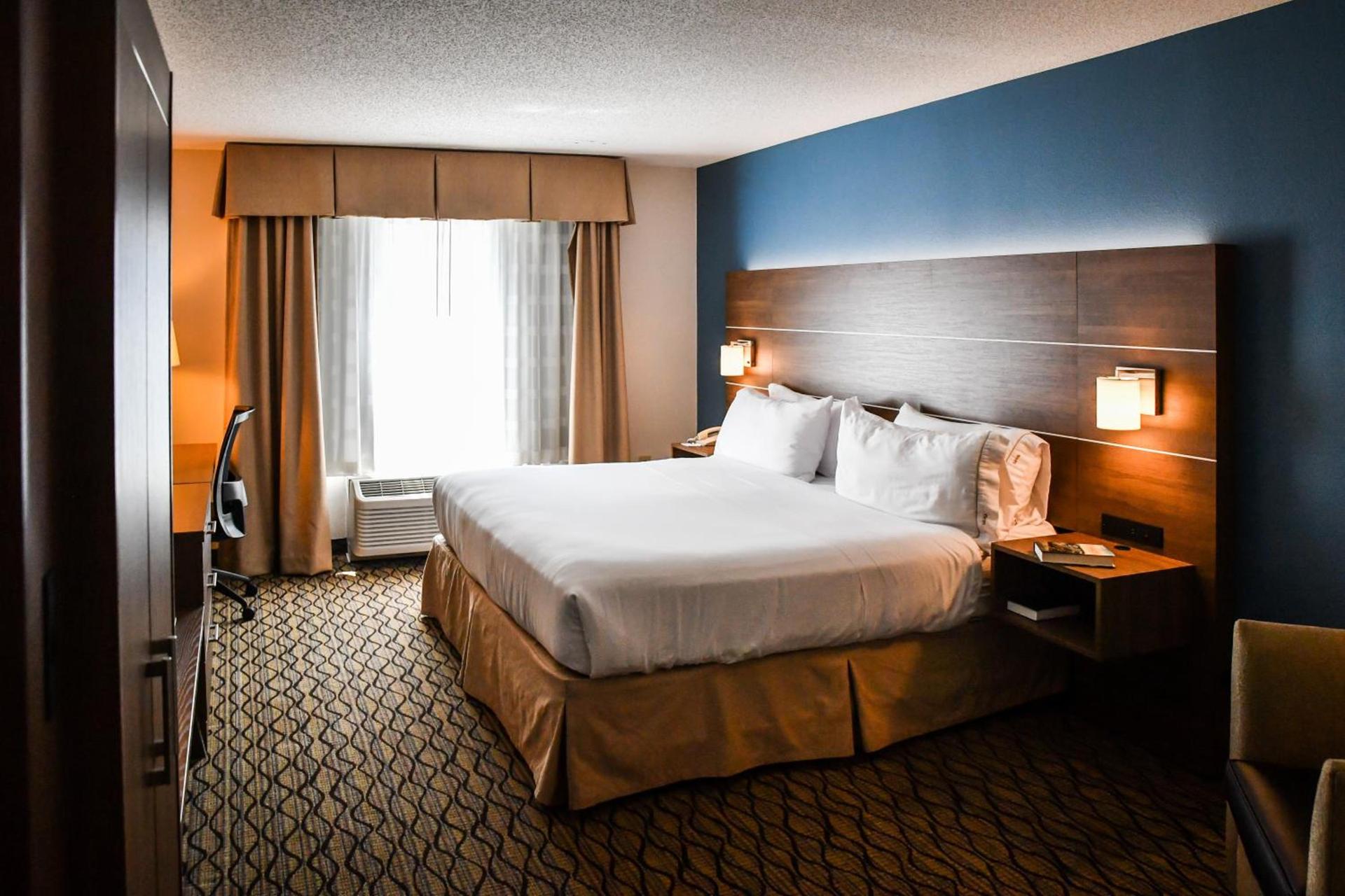 Holiday Inn Express Hotel & Suites - Concord by IHG photo 40