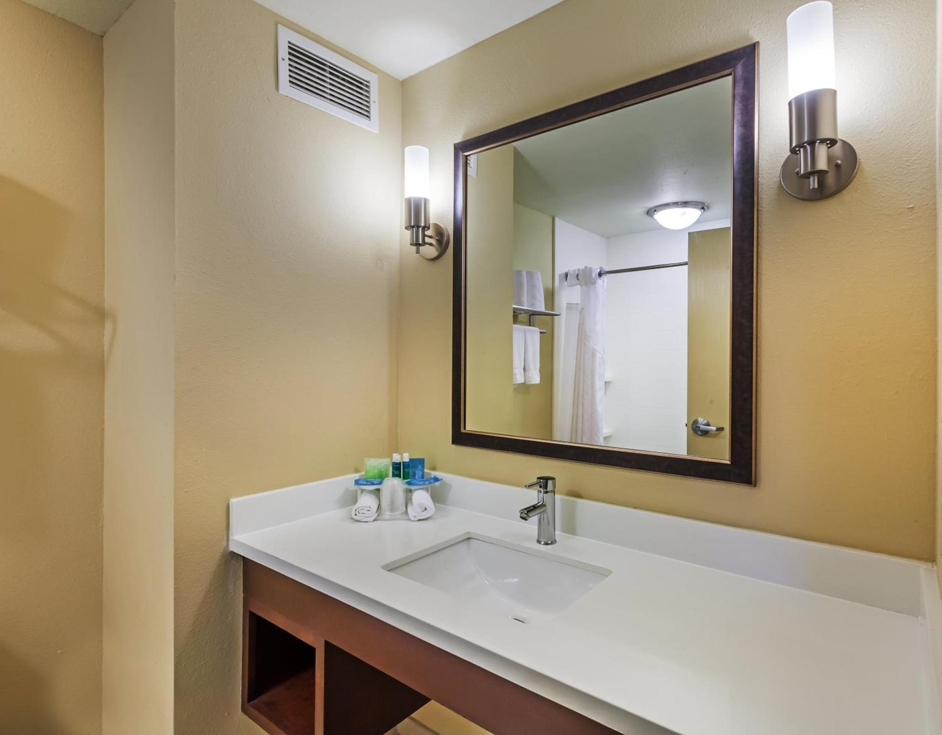 Holiday Inn Express Hotel & Suites Eagle Pass by IHG photo 14