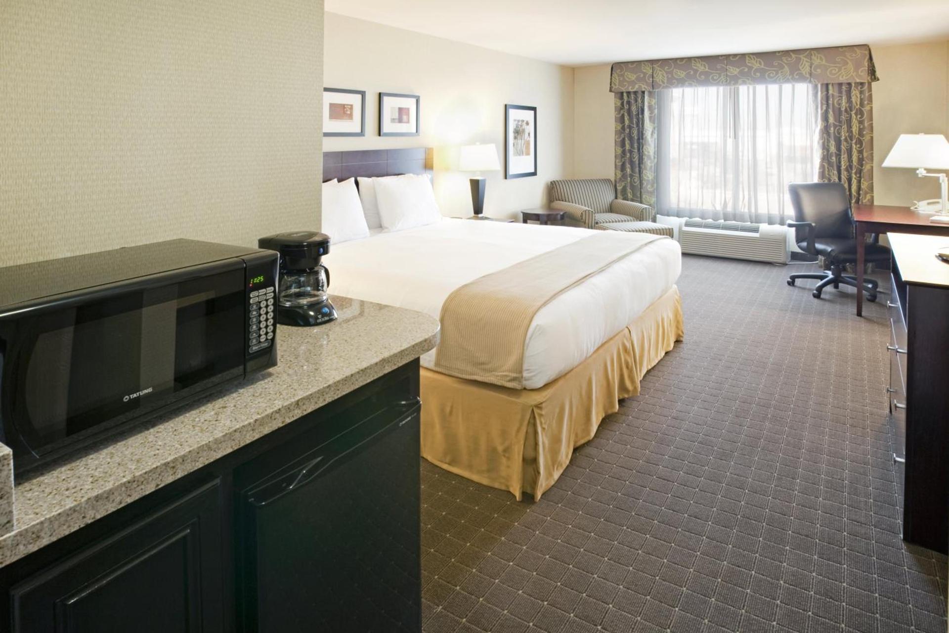 Holiday Inn Express Hotel & Suites Eagle Pass by IHG photo 42
