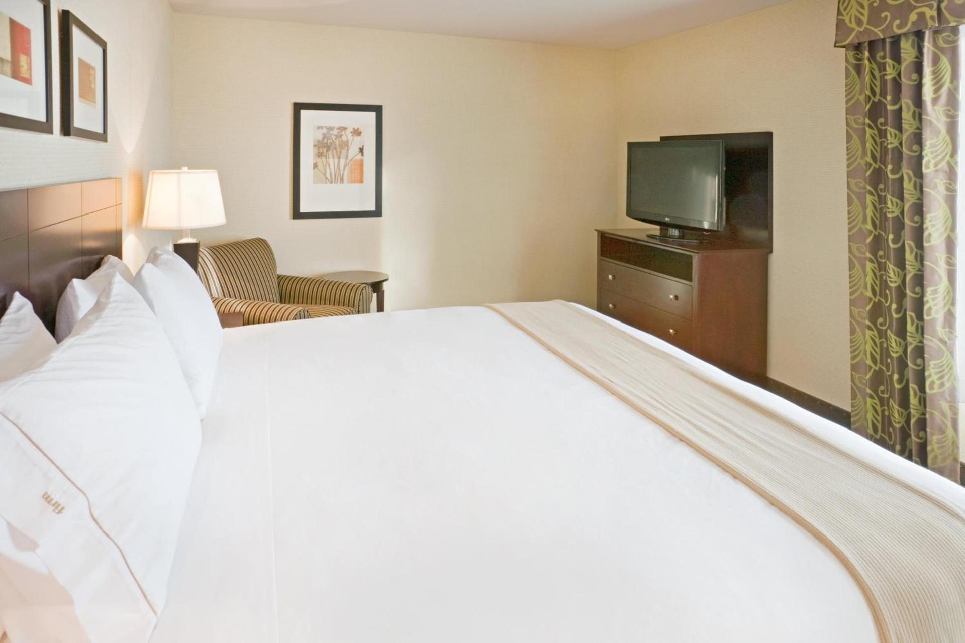 Holiday Inn Express Hotel & Suites Eagle Pass by IHG photo 45