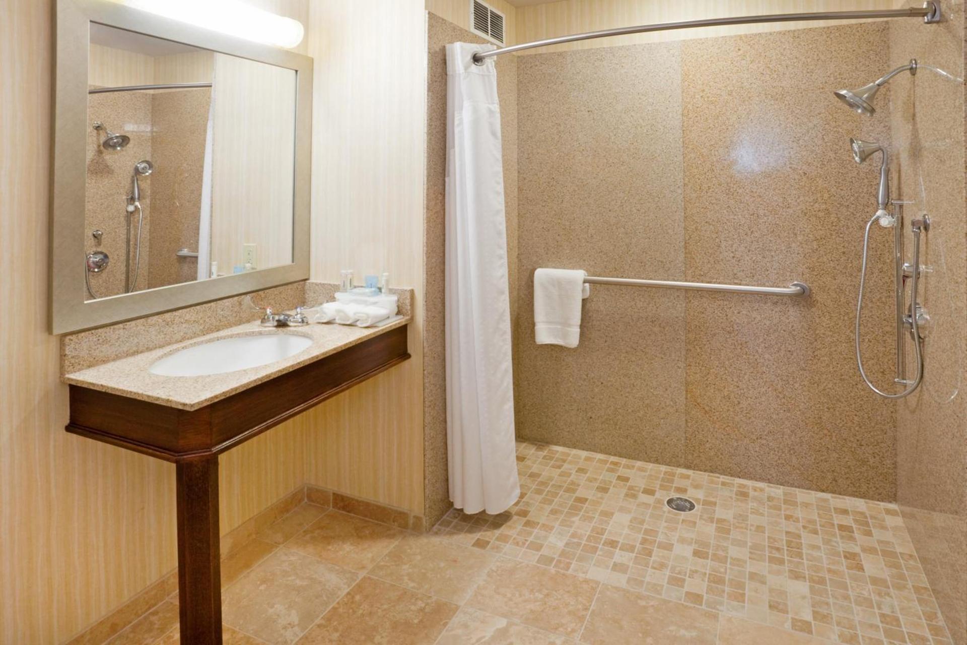 Holiday Inn Express Hotel & Suites Eagle Pass by IHG photo 9