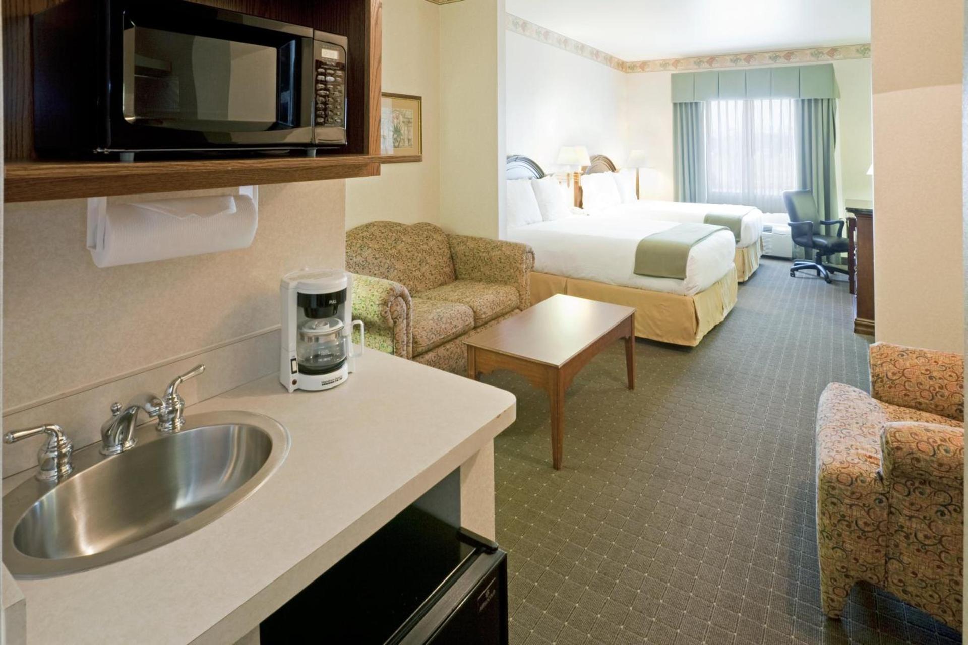 Holiday Inn Express Hotel & Suites Eagle Pass by IHG photo 2