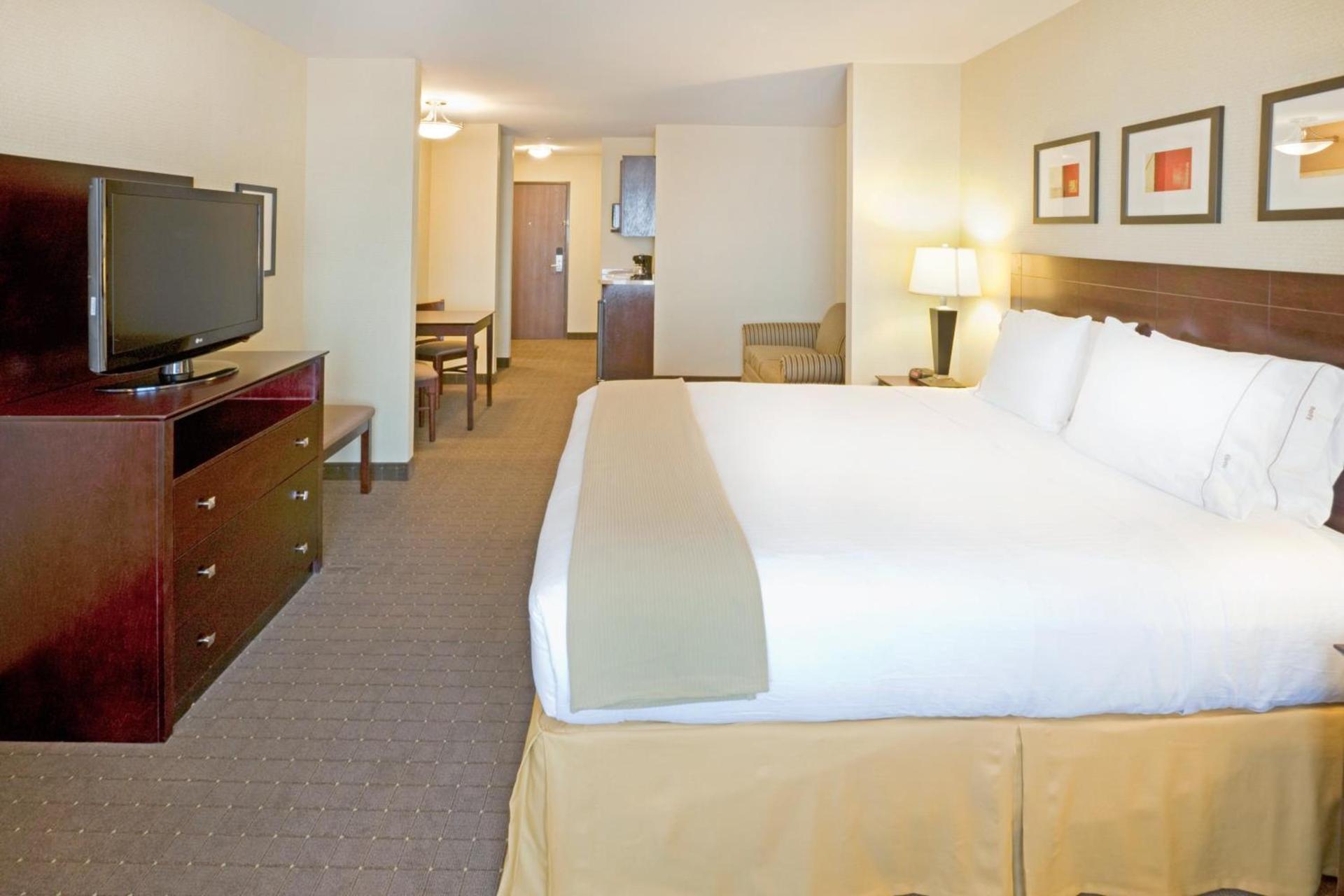 Holiday Inn Express Hotel & Suites Eagle Pass by IHG photo 12
