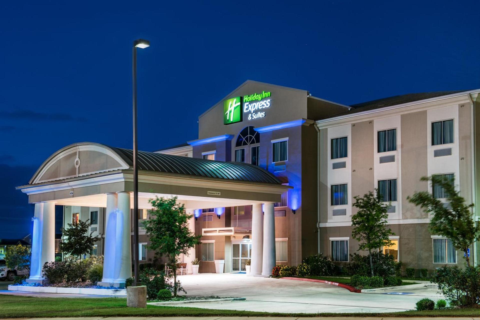 Holiday Inn Express & Suites Cotulla by IHG photo 3