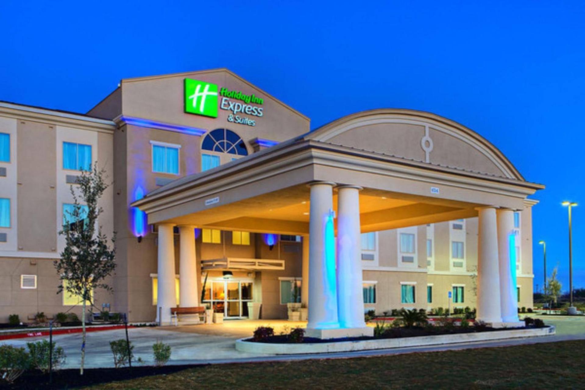 Holiday Inn Express & Suites Cotulla by IHG photo 4