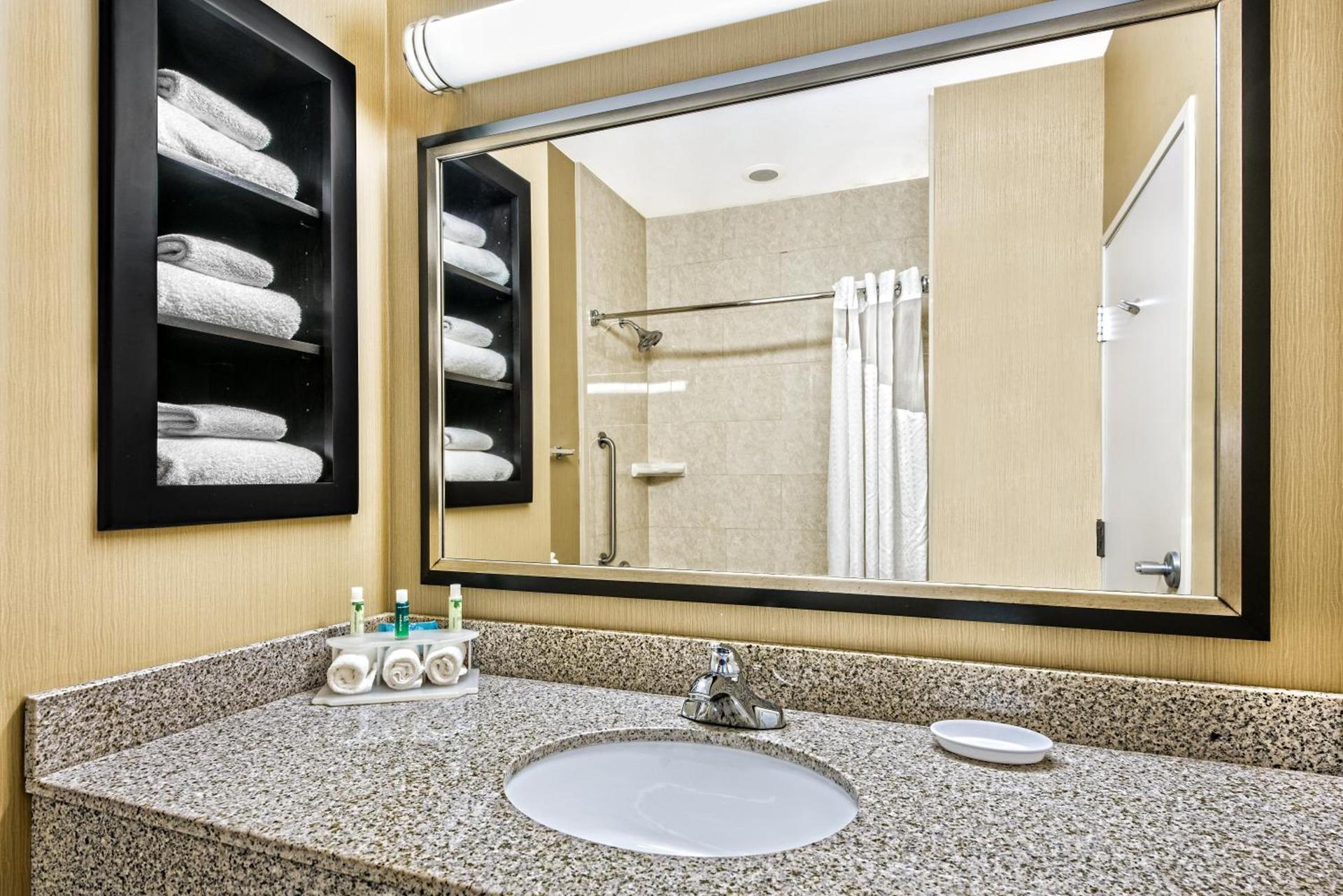 Holiday Inn Express & Suites Cotulla by IHG photo 31