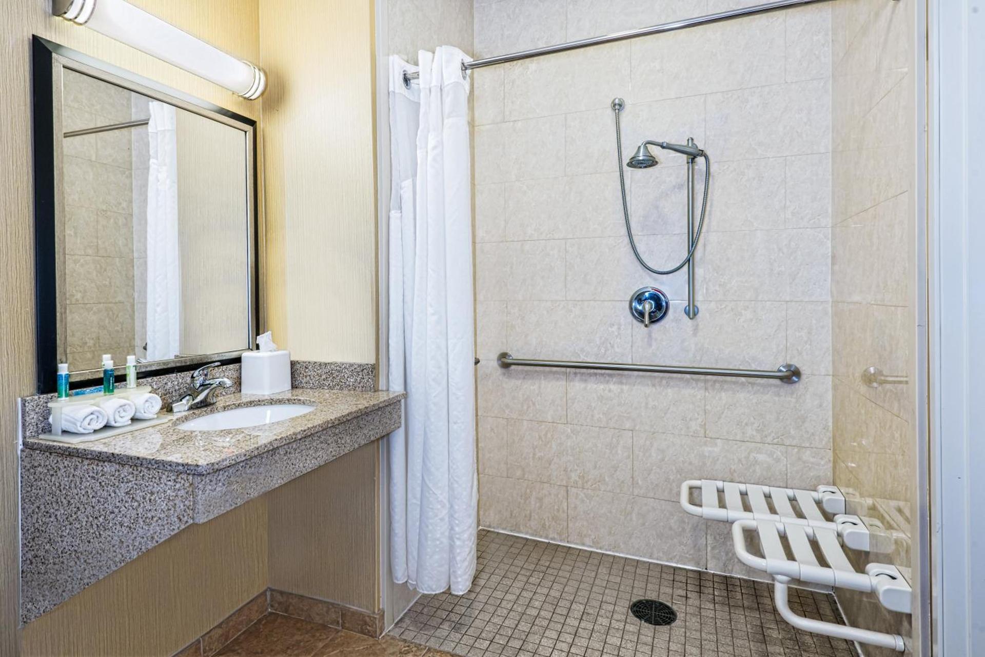 Holiday Inn Express & Suites Cotulla by IHG photo 46
