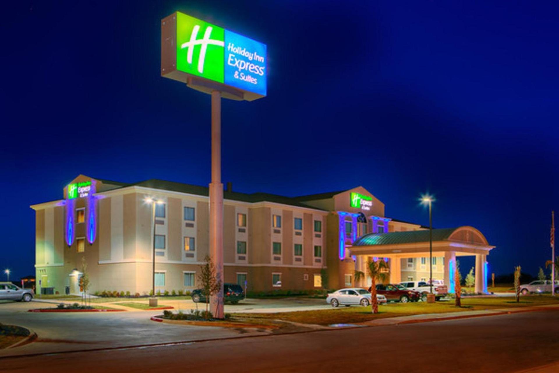 Holiday Inn Express & Suites Cotulla by IHG photo 10