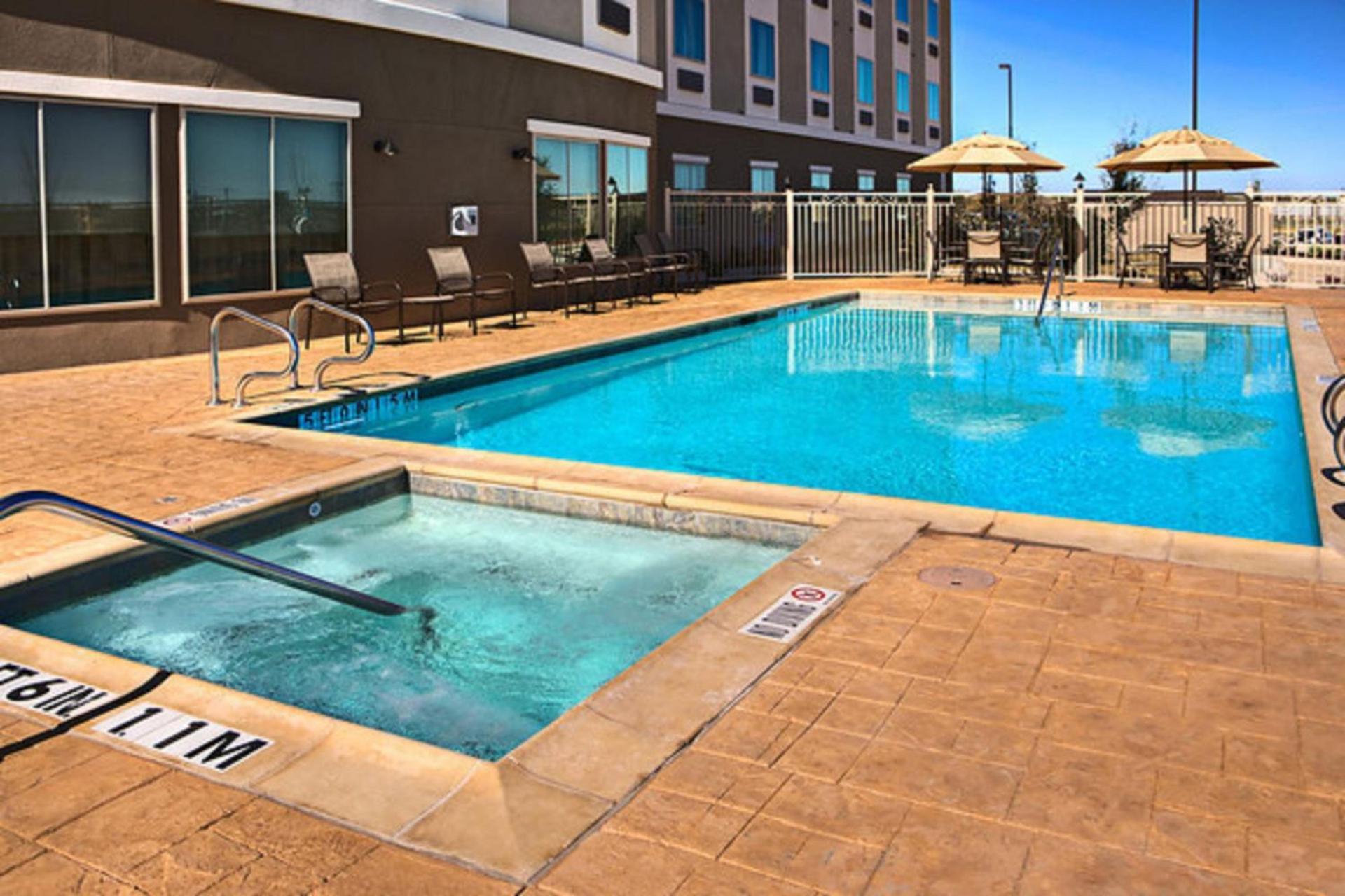 Holiday Inn Express & Suites Cotulla by IHG photo 14