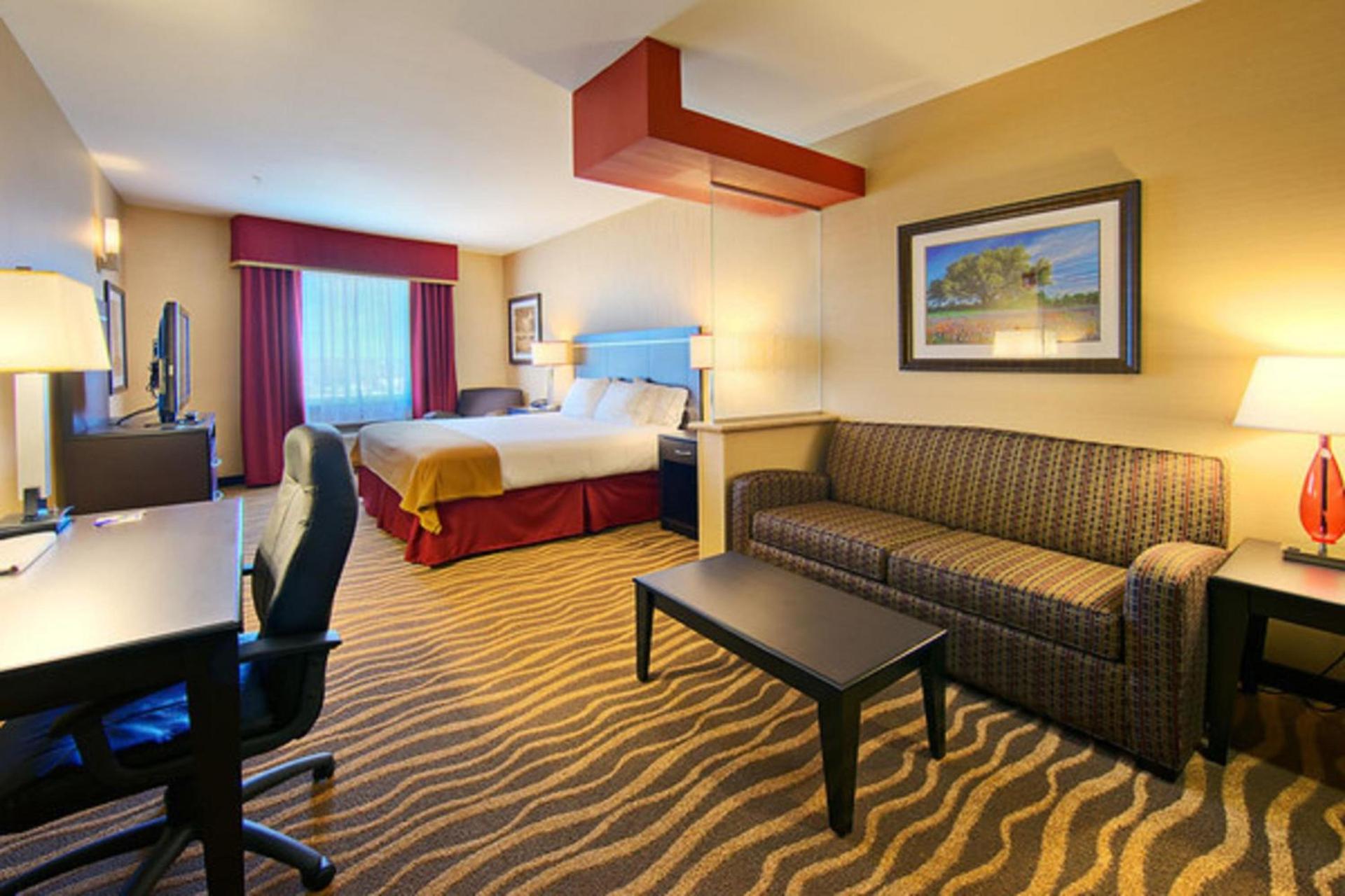 Holiday Inn Express & Suites Cotulla by IHG photo 18
