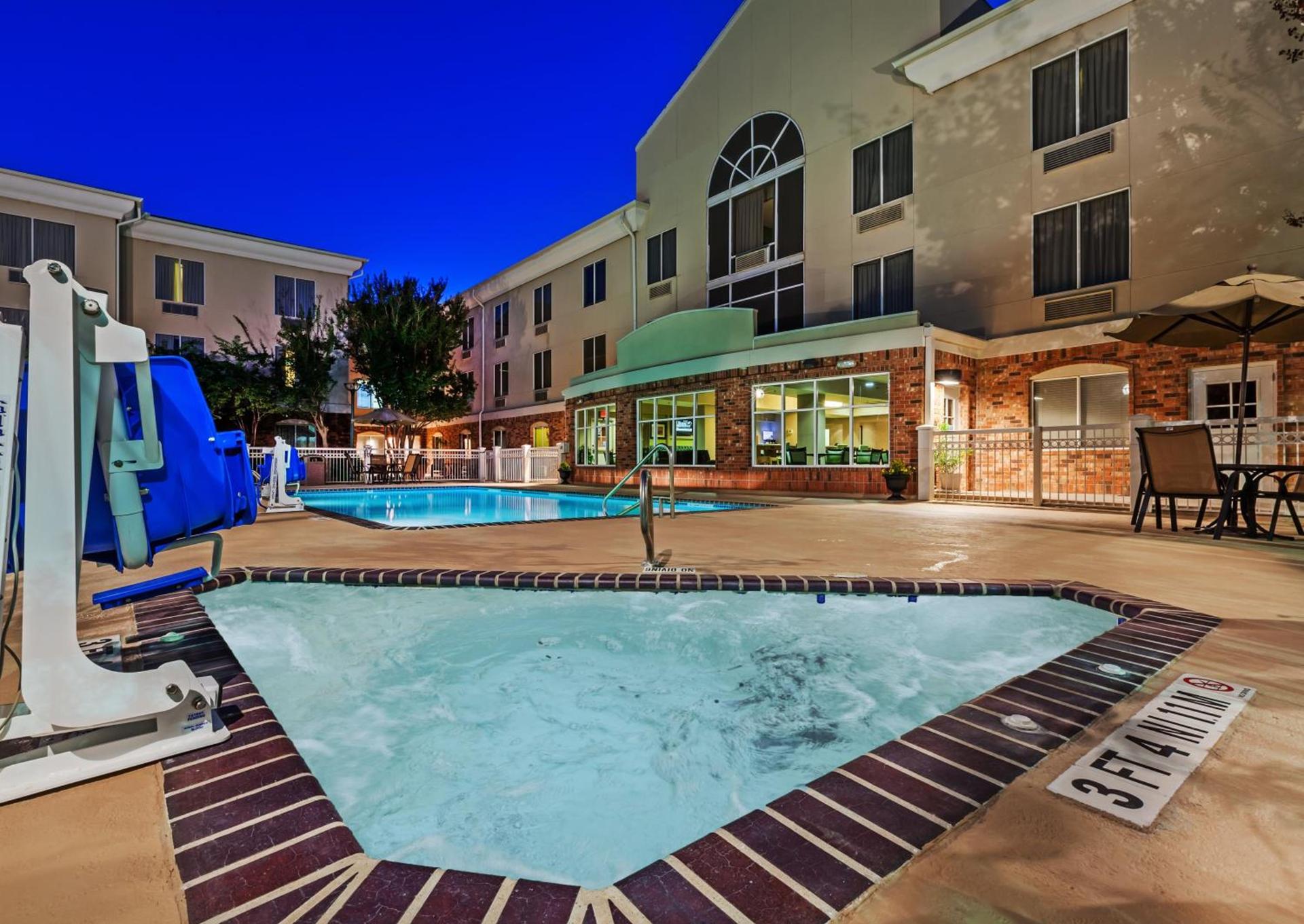 Holiday Inn Express Hotel & Suites Eagle Pass by IHG photo 25