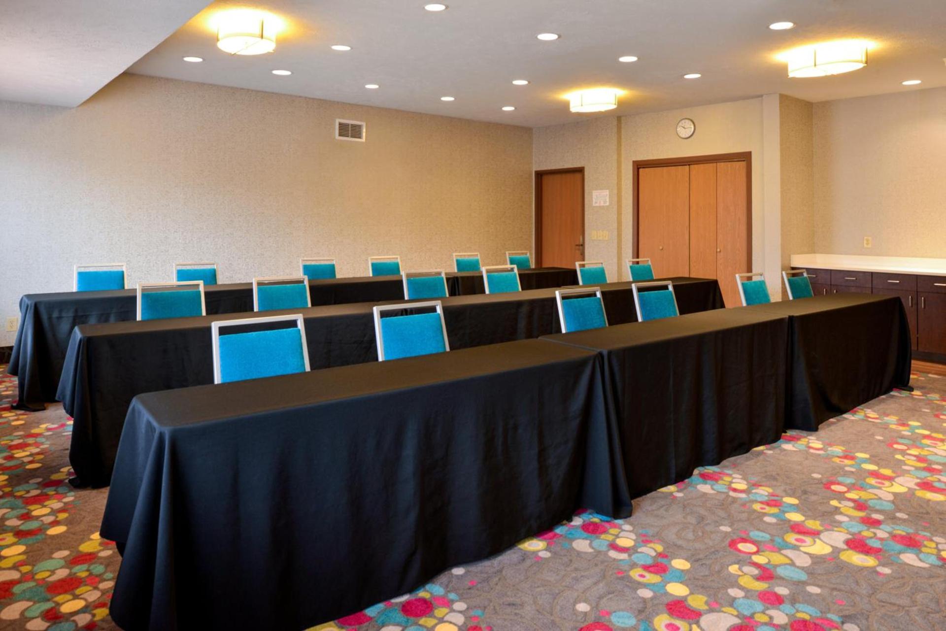 Holiday Inn Express Hotel & Suites Omaha West by IHG photo 24