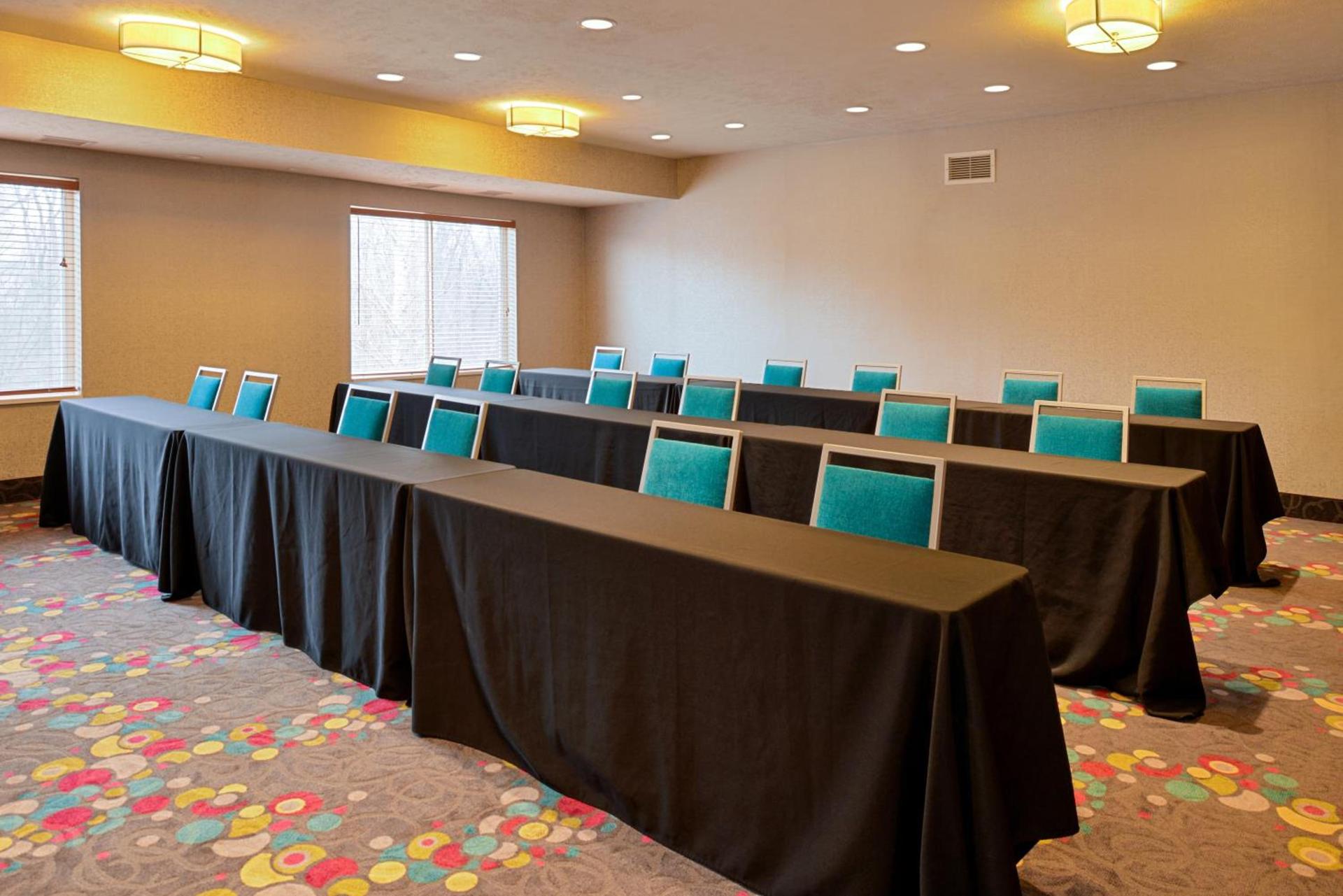Holiday Inn Express Hotel & Suites Omaha West by IHG photo 18