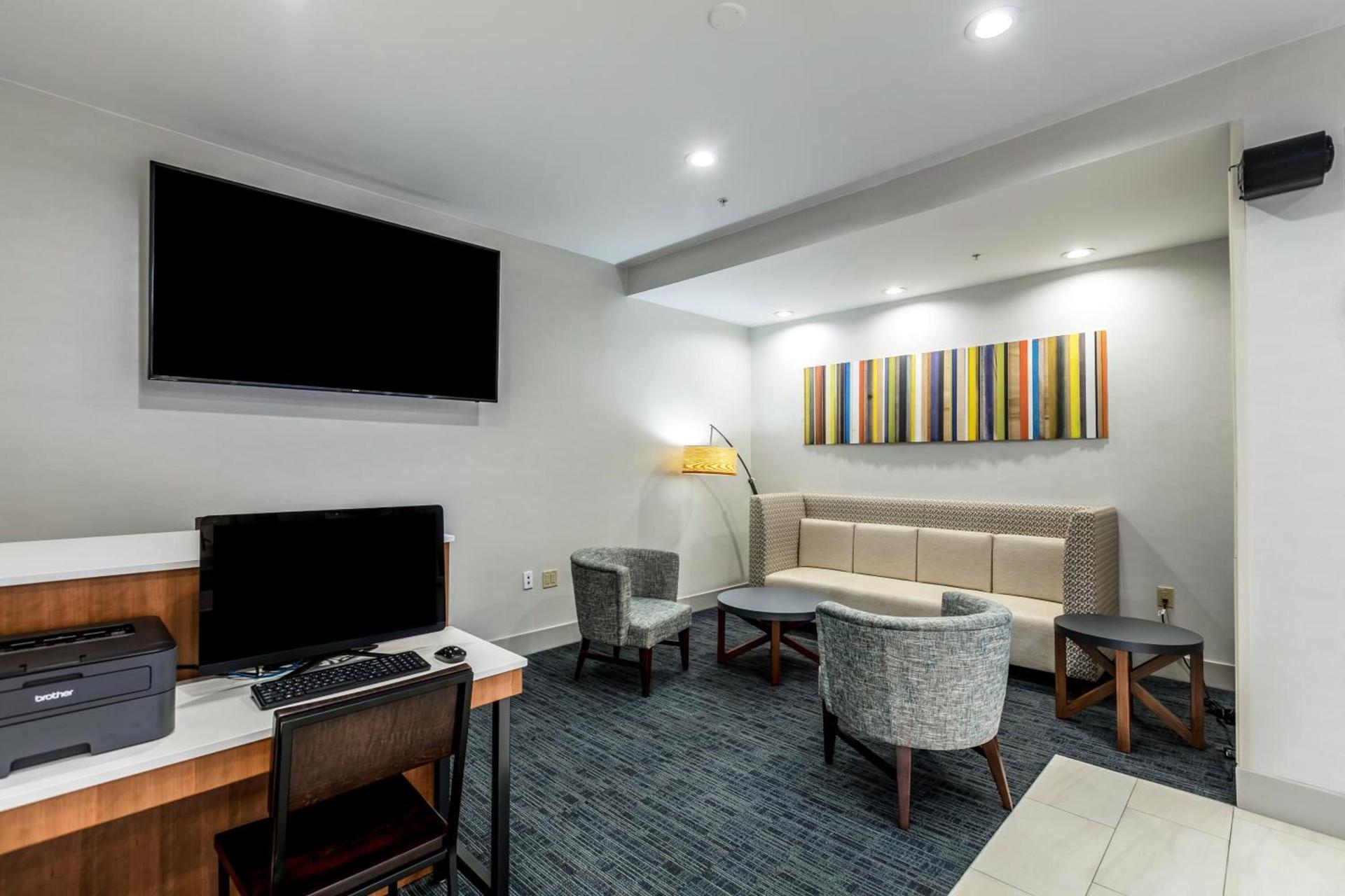Holiday Inn Express & Suites Jersey City North - Hoboken by IHG photo 9