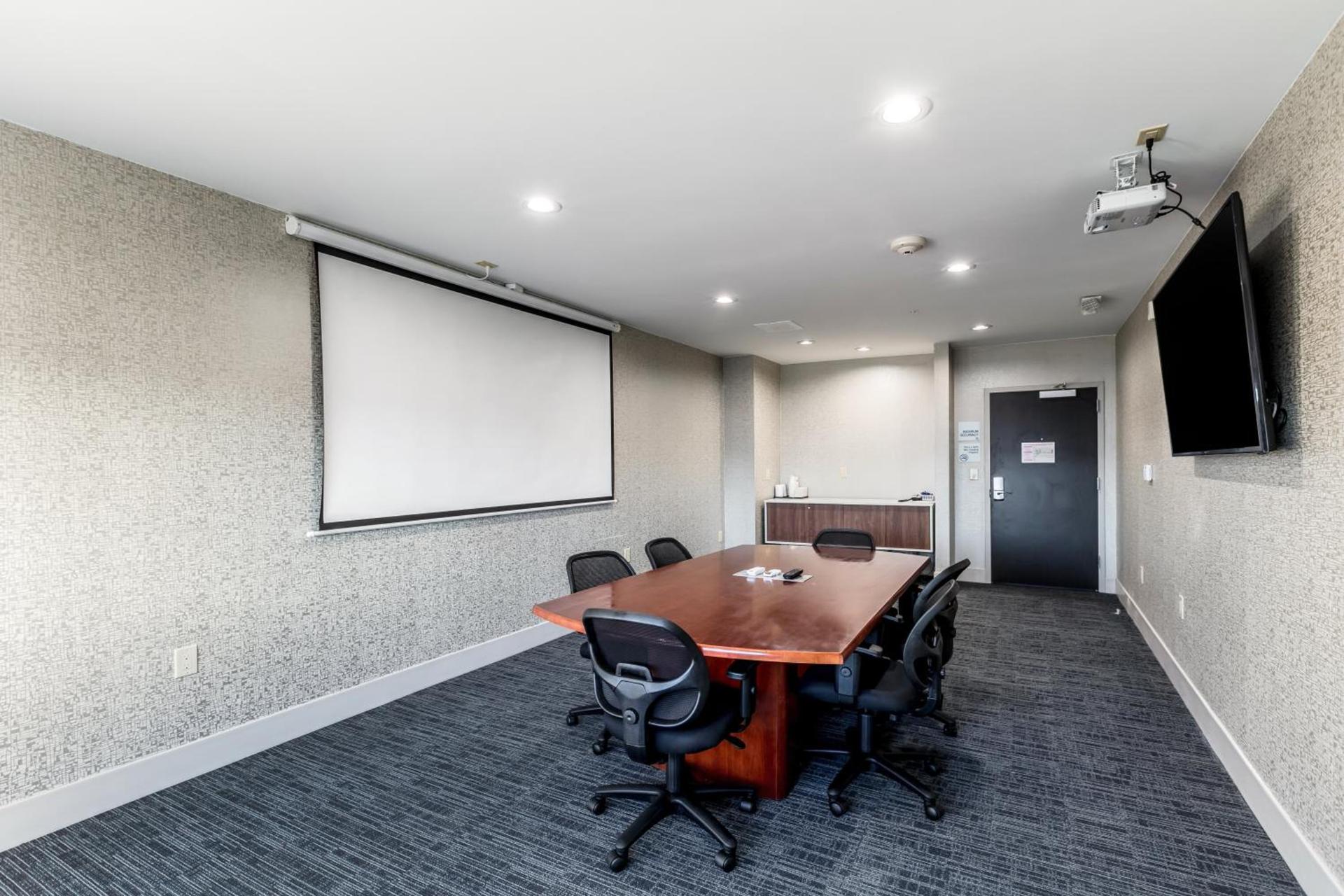 Holiday Inn Express & Suites Jersey City North - Hoboken by IHG photo 11