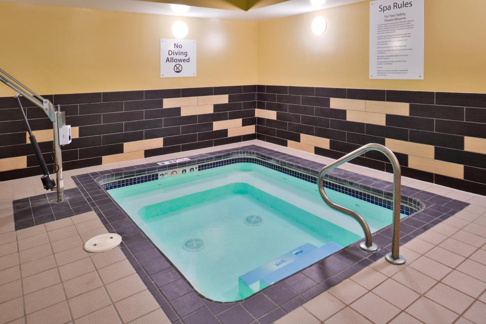 Holiday Inn Express & Suites Topeka West I-70 Wanamaker by IHG photo 30