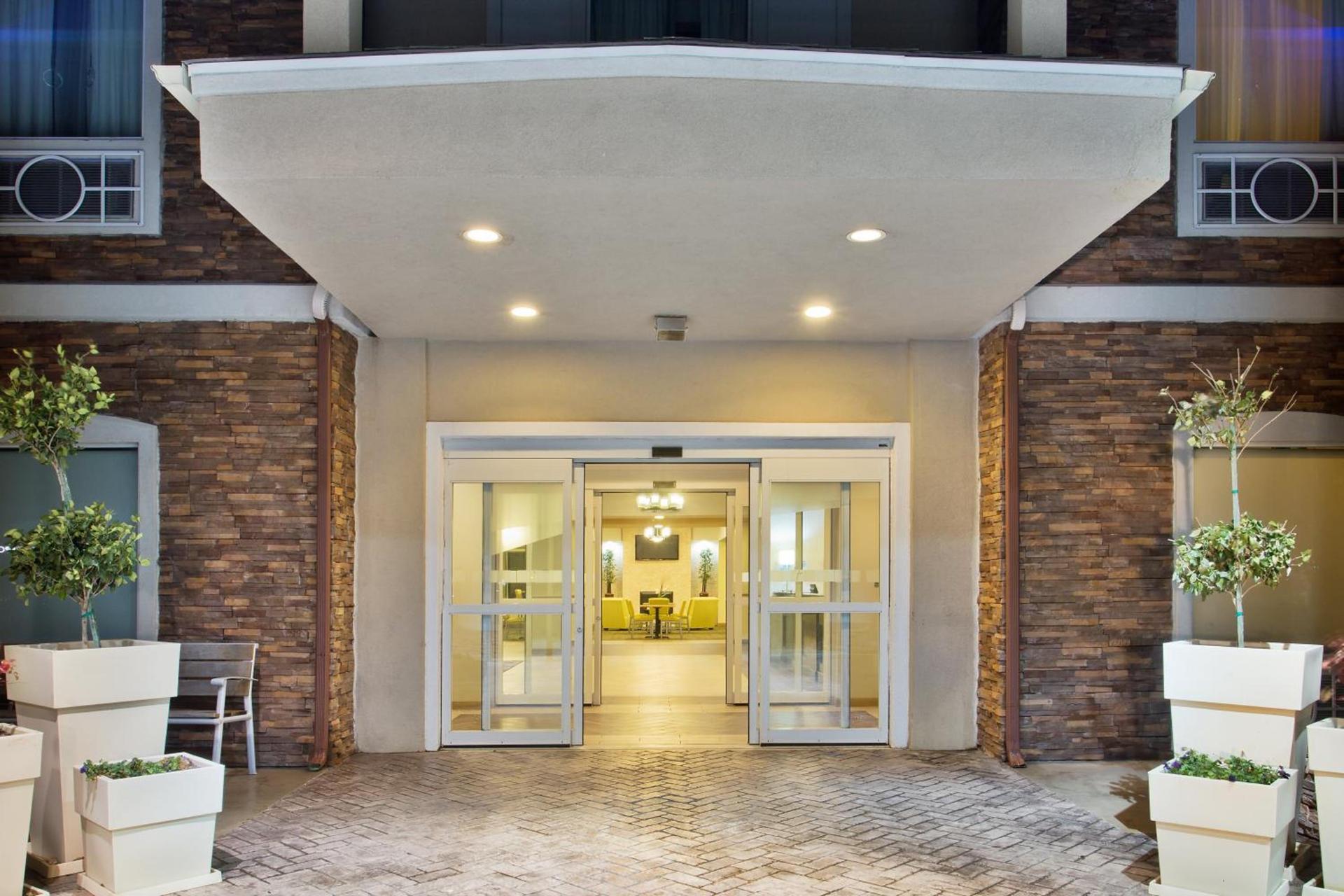 Holiday Inn Express Hotel & Suites Alvarado by IHG photo 9