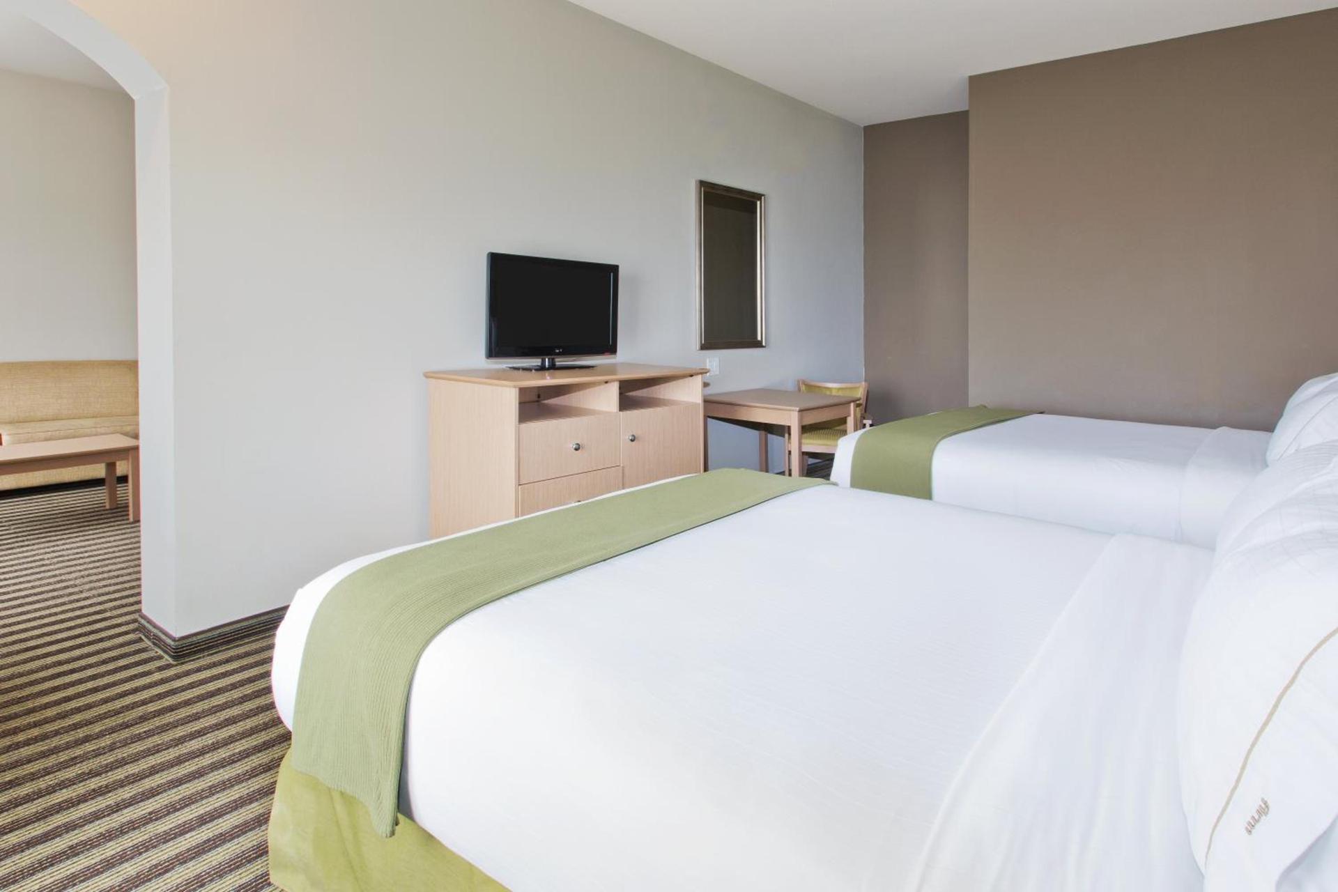 Holiday Inn Express Hotel & Suites Alvarado by IHG photo 31