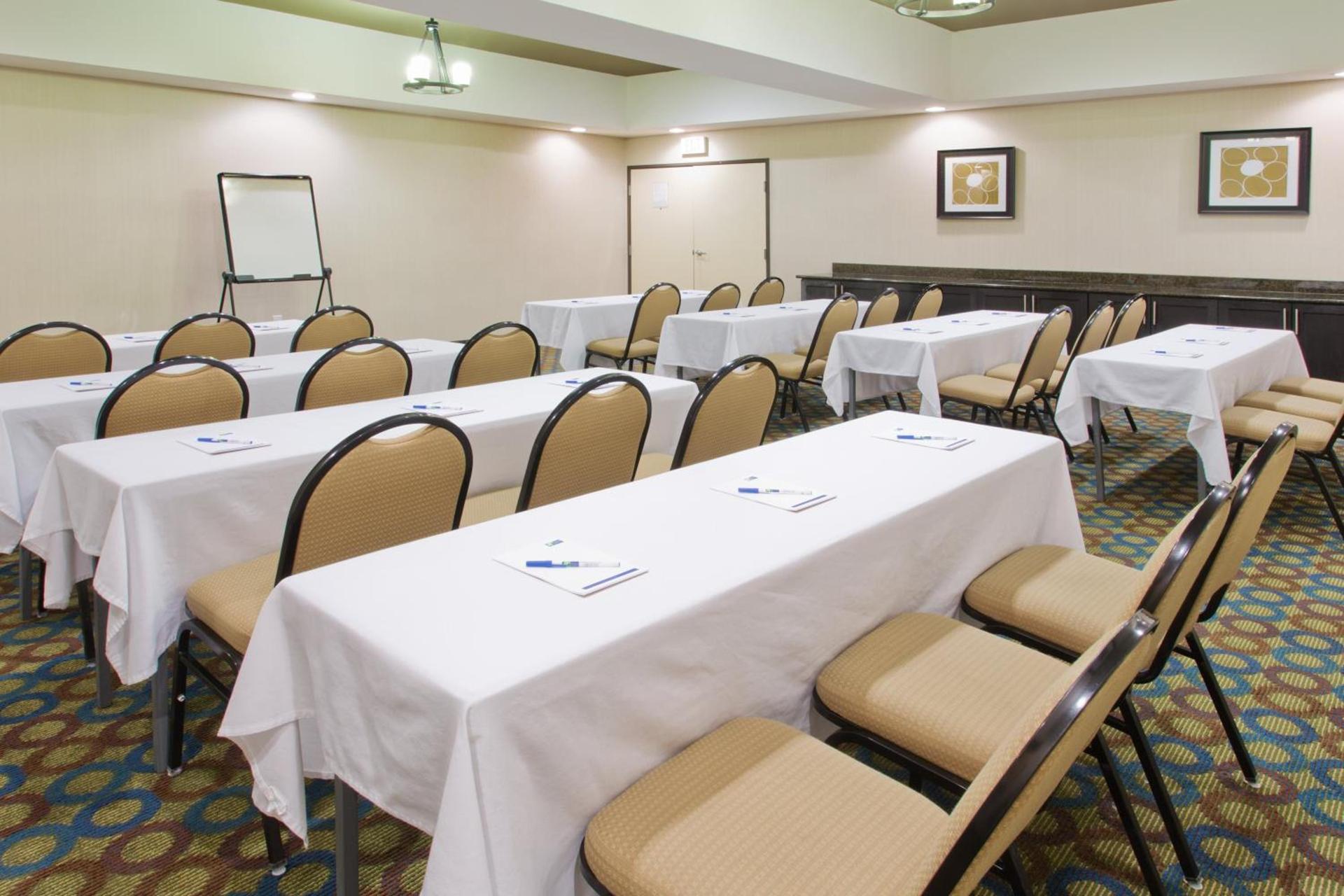 Holiday Inn Express Hotel & Suites Alvarado by IHG photo 15