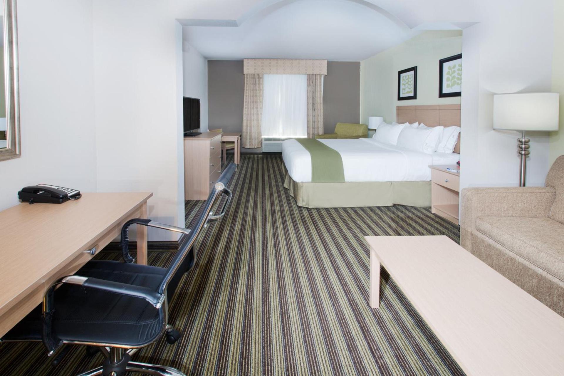 Holiday Inn Express Hotel & Suites Alvarado by IHG photo 32