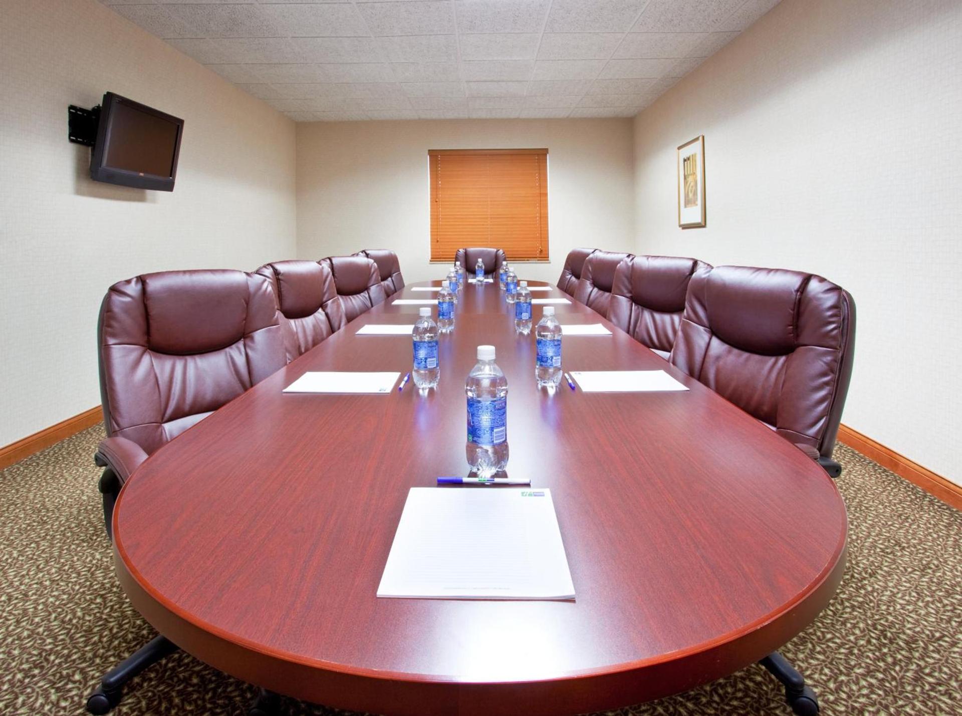 Holiday Inn Express Hotel & Suites Bay City by IHG photo 26