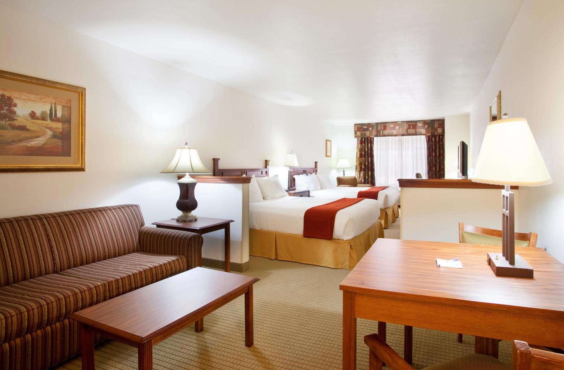 Holiday Inn Express Hotel & Suites Mattoon by IHG photo 21