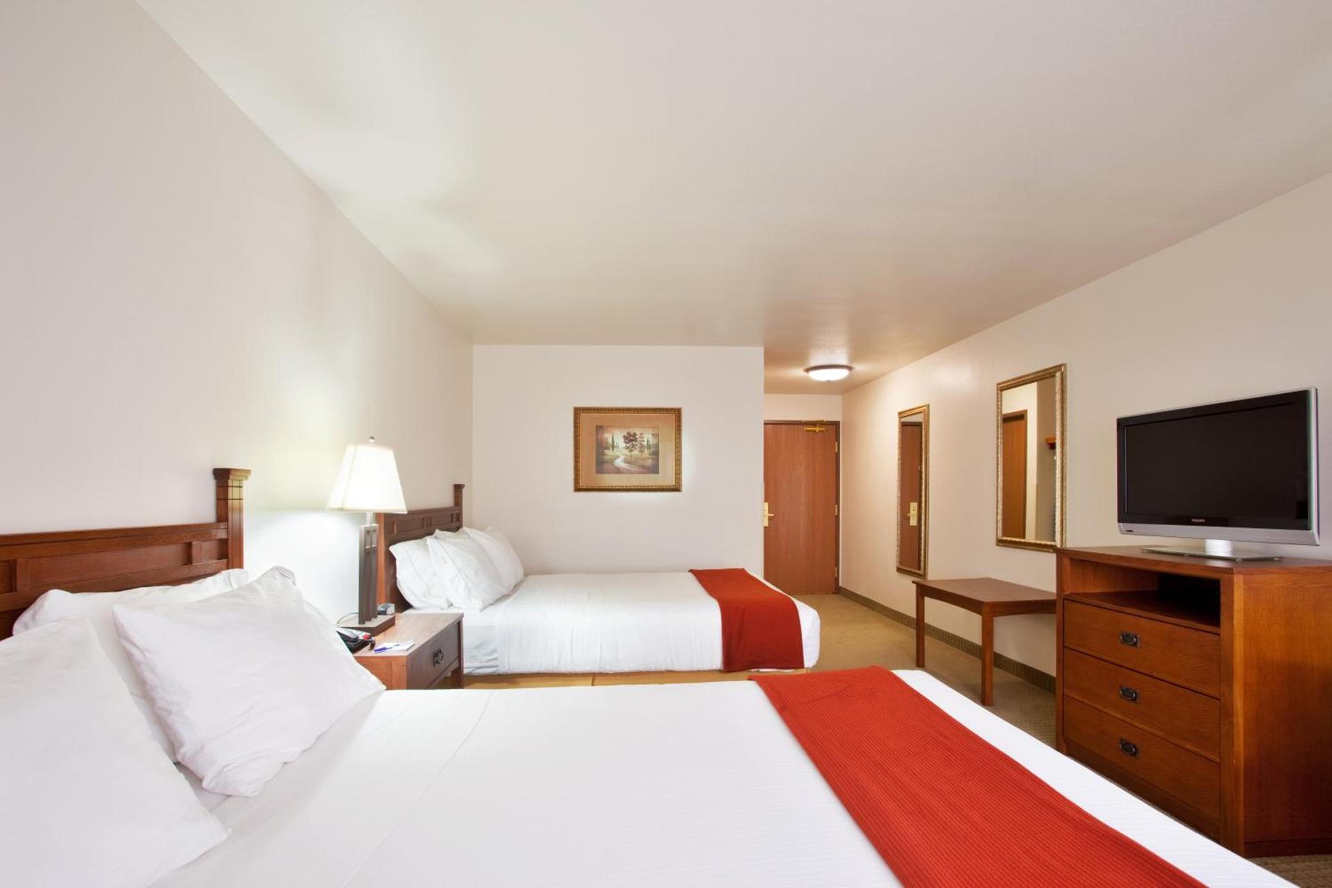 Holiday Inn Express Hotel & Suites Mattoon by IHG photo 35
