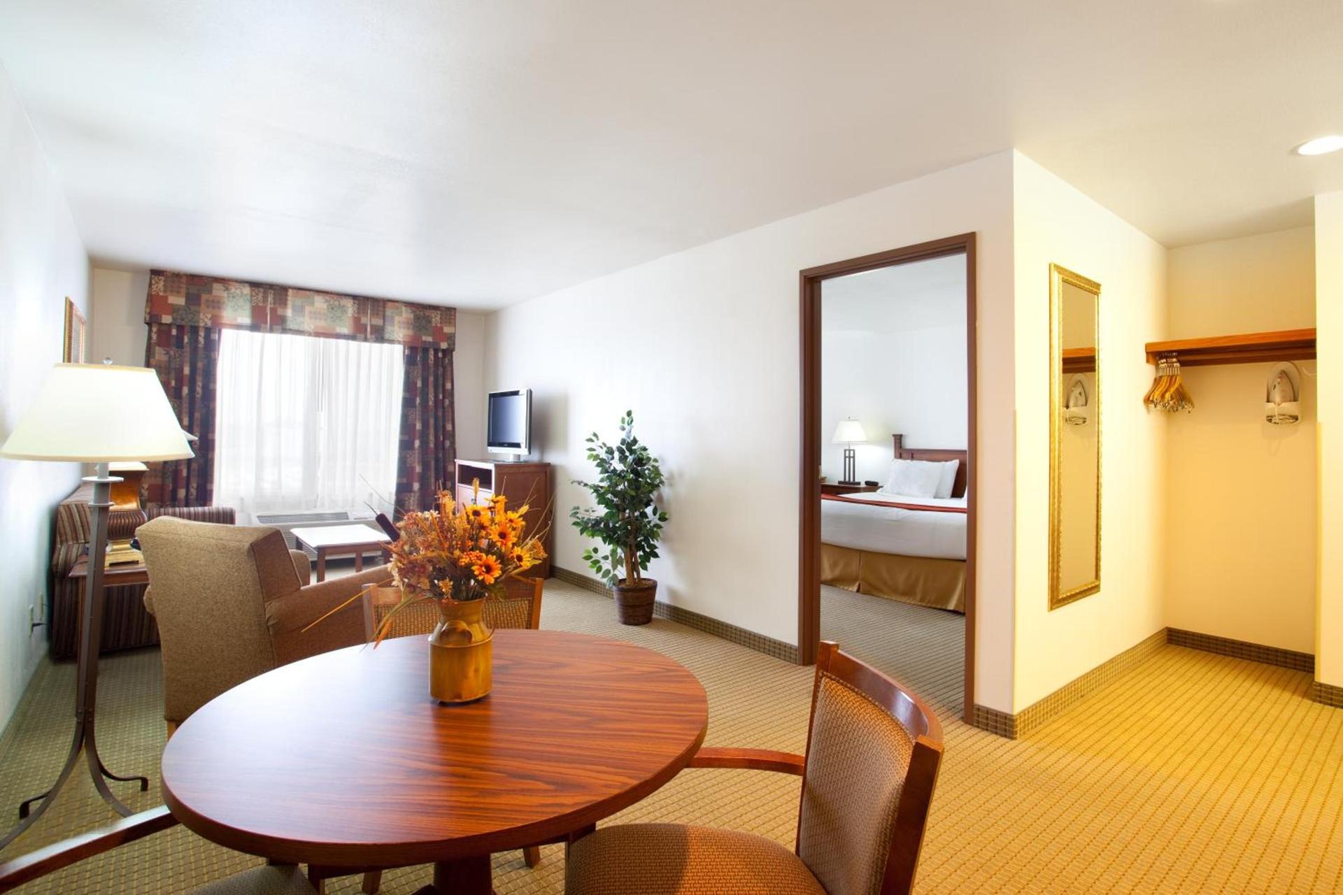 Holiday Inn Express Hotel & Suites Mattoon by IHG photo 23