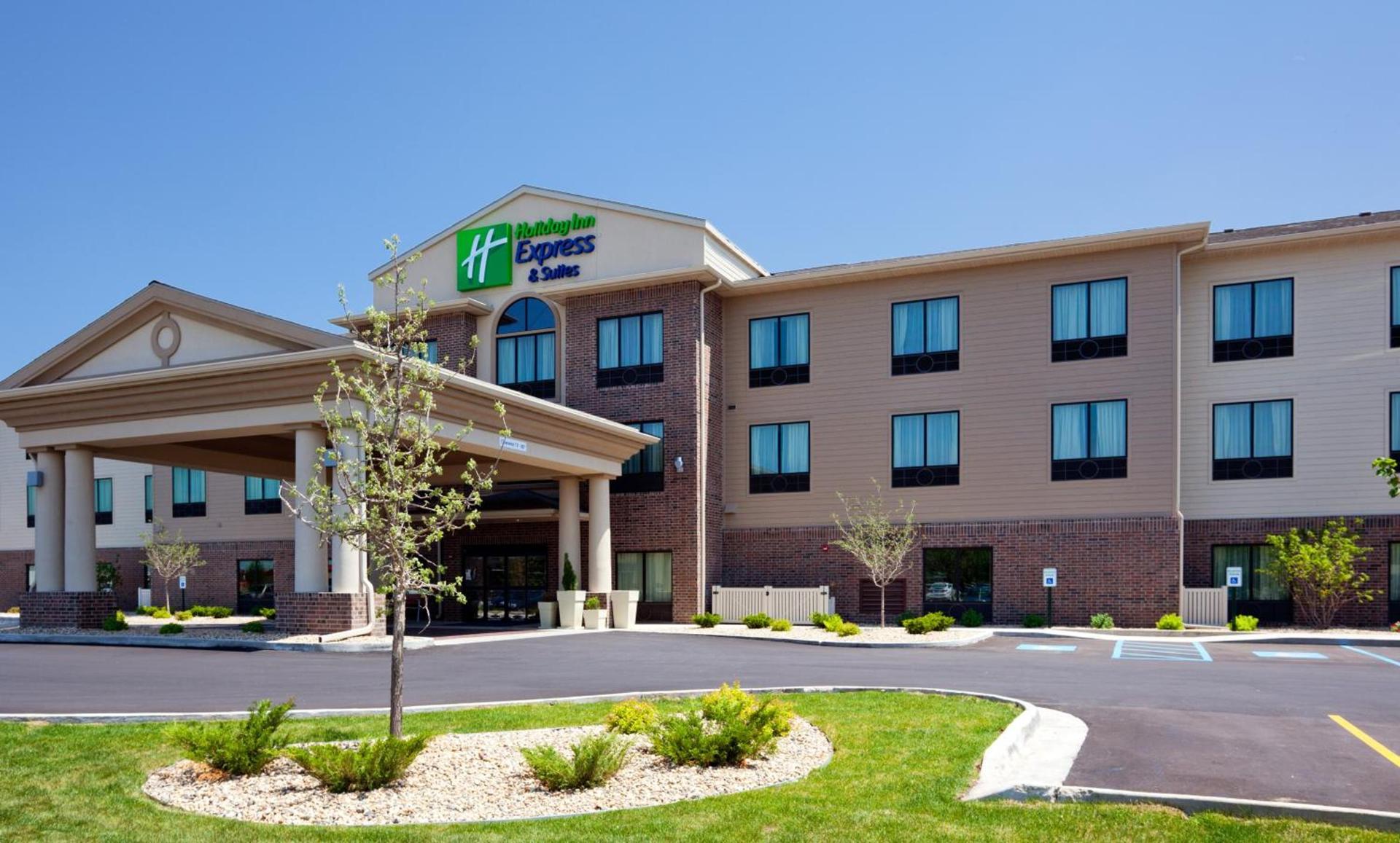Holiday Inn Express & Suites - Mason City by IHG photo 19