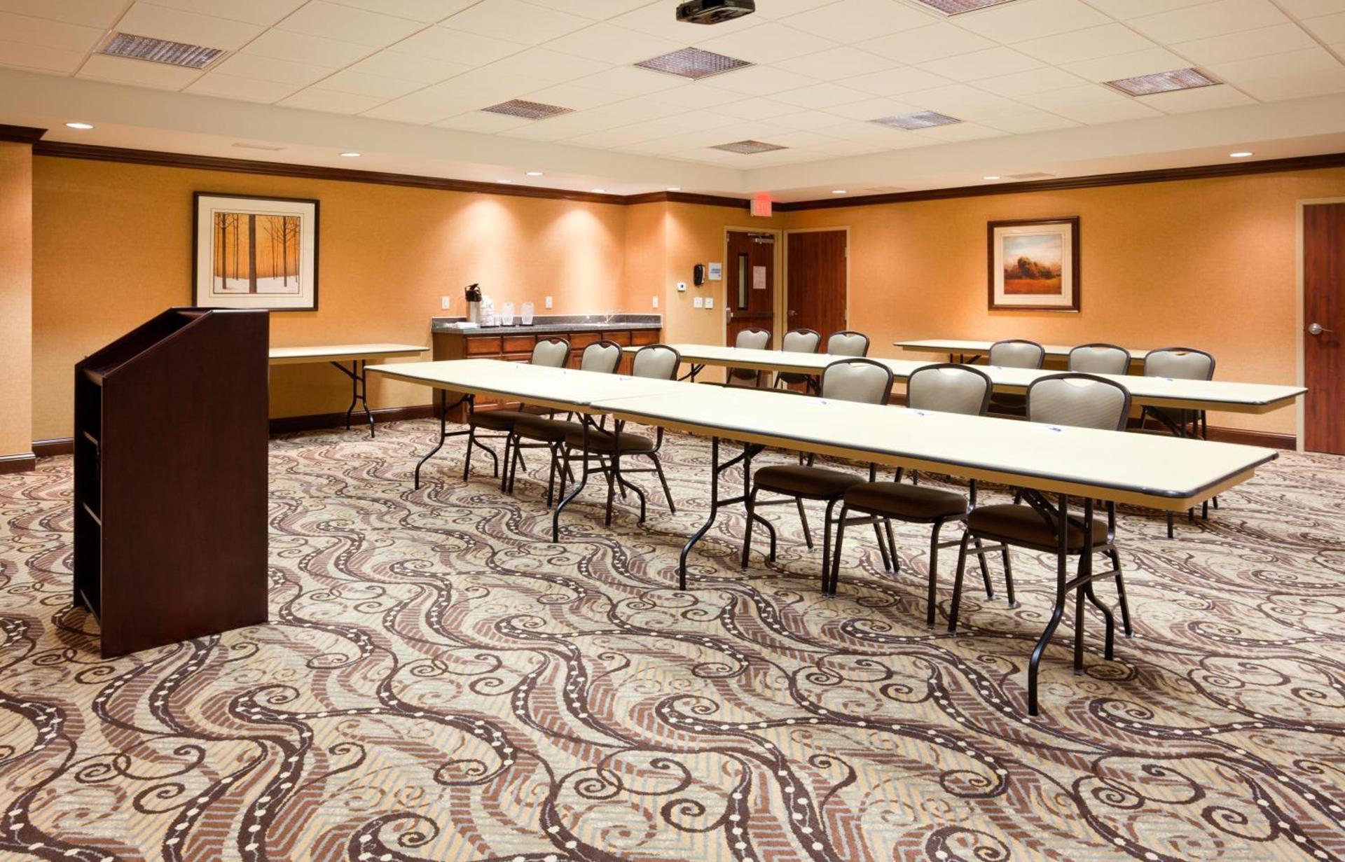 Holiday Inn Express & Suites - Mason City by IHG photo 26